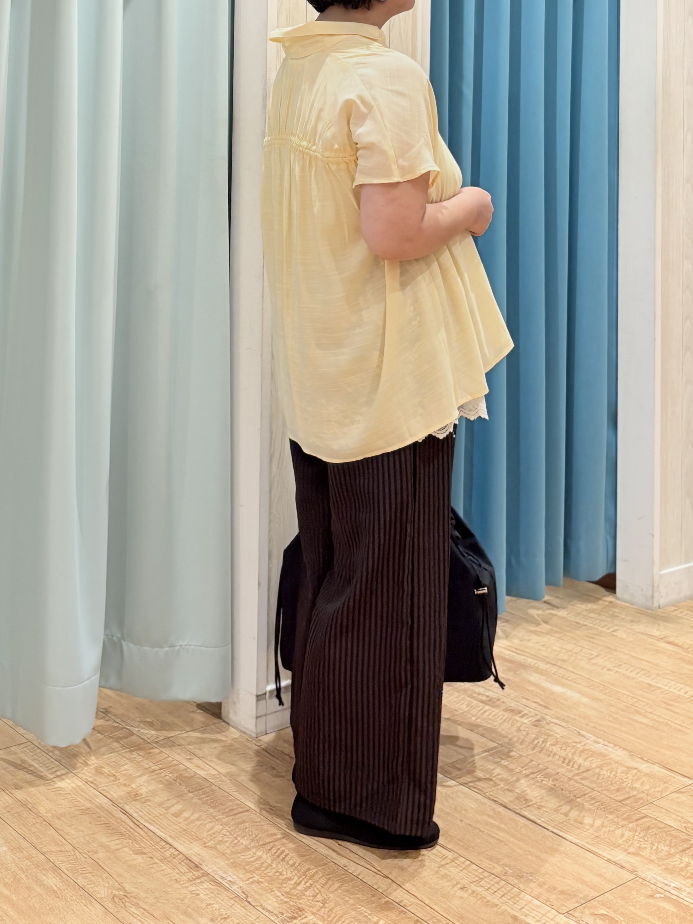 砂糖さんの「SHOO･LA･RUE｜【UV/洗濯機可】ほんのりシアーで上品な バックギャザーブラウス」を使ったコーディネート