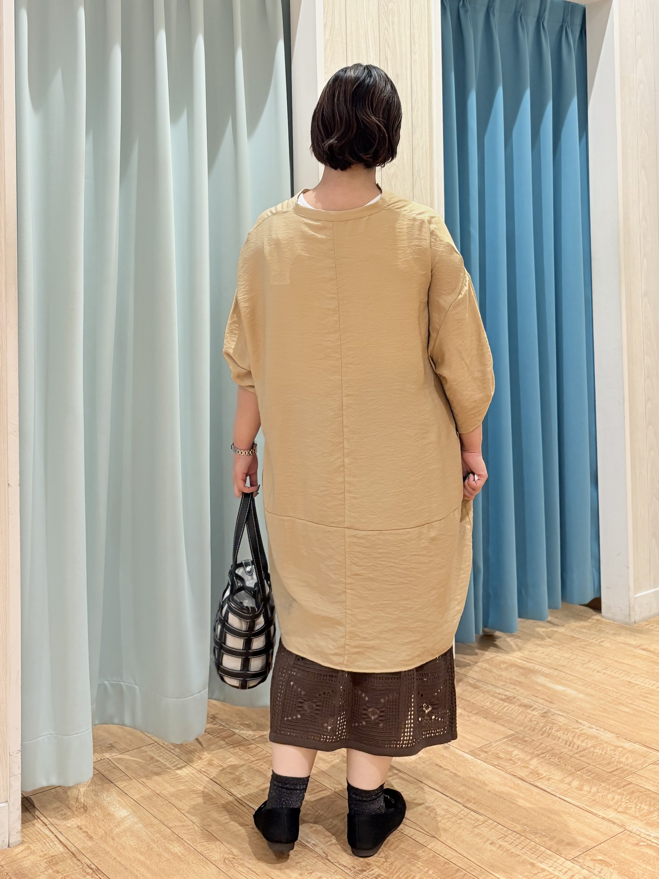 砂糖さんの「SHOO･LA･RUE｜【S-LL/洗濯後しわになりにくい】ゆるっと体型カバー 7分袖コクーンチュニック」を使ったコーディネート
