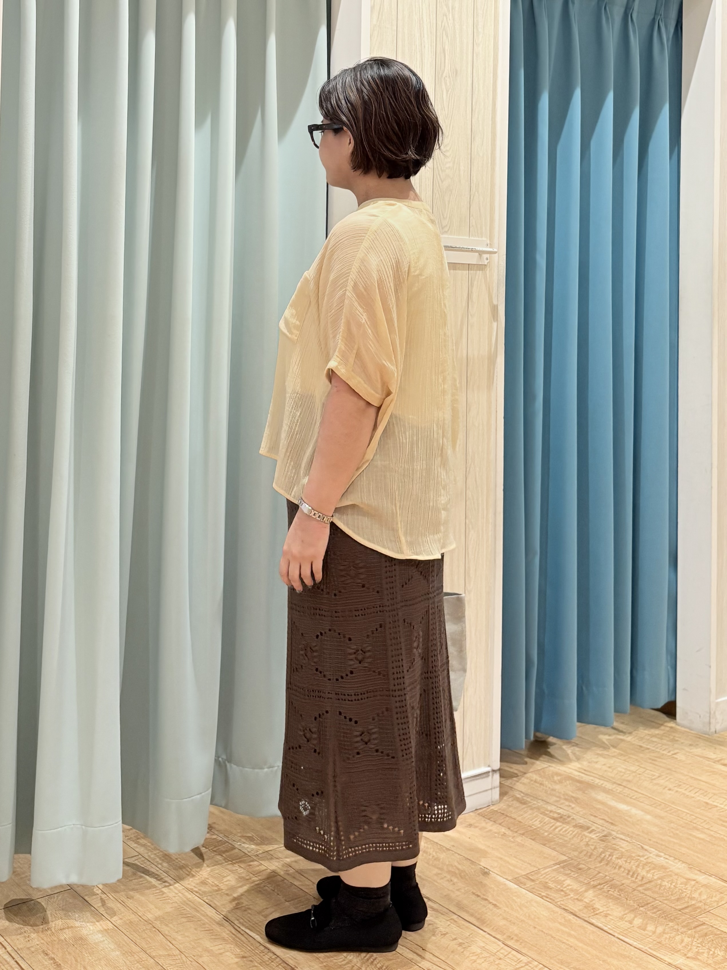砂糖さんの「SHOO･LA･RUE｜【洗濯機可/選べる6色】程よいシアー感が涼し気 ゆったりワッシャードルマンブラウス」を使ったコーディネート