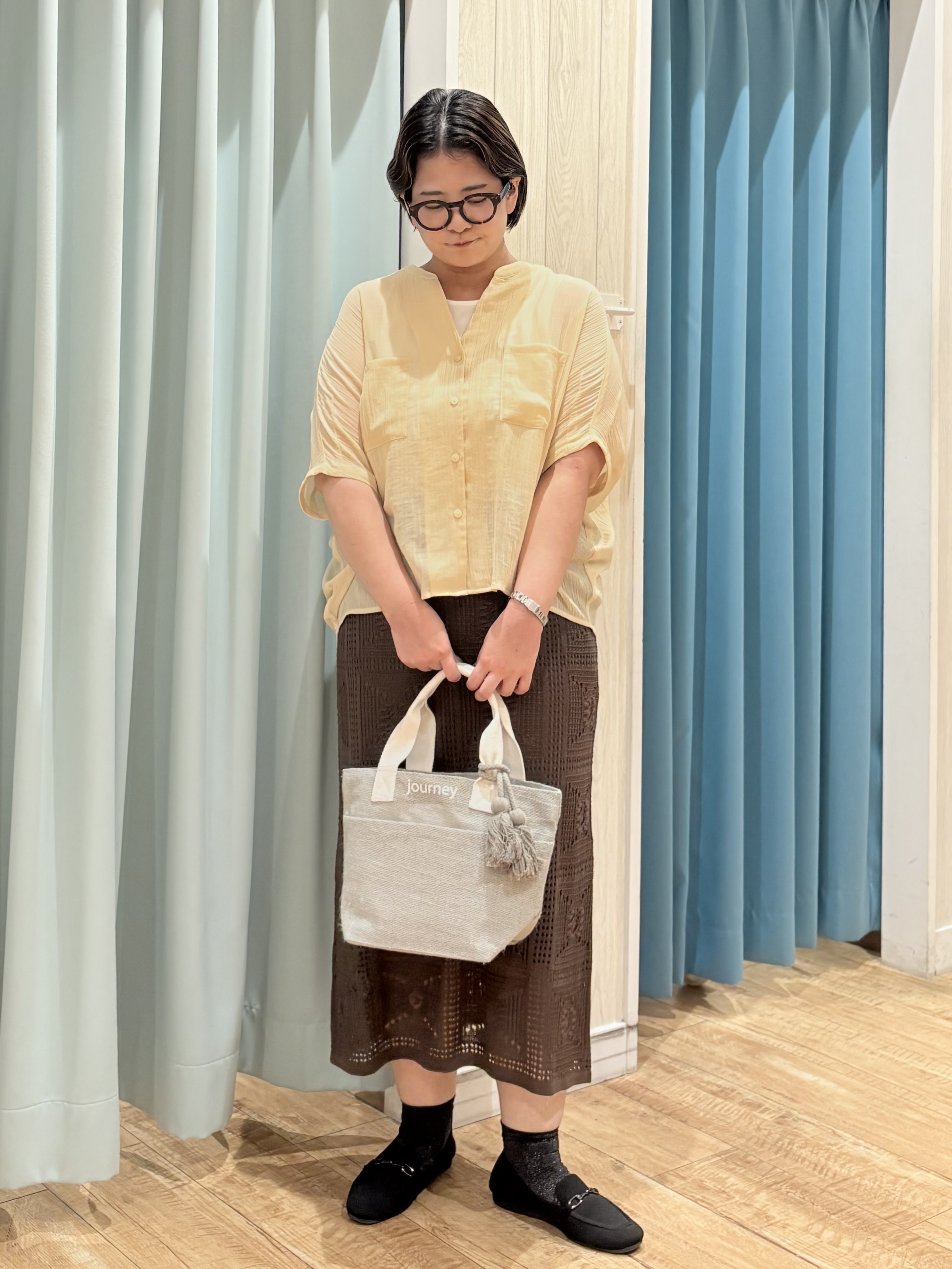 砂糖さんの「SHOO･LA･RUE｜【洗濯機可/選べる6色】程よいシアー感が涼し気 ゆったりワッシャードルマンブラウス」を使ったコーディネート