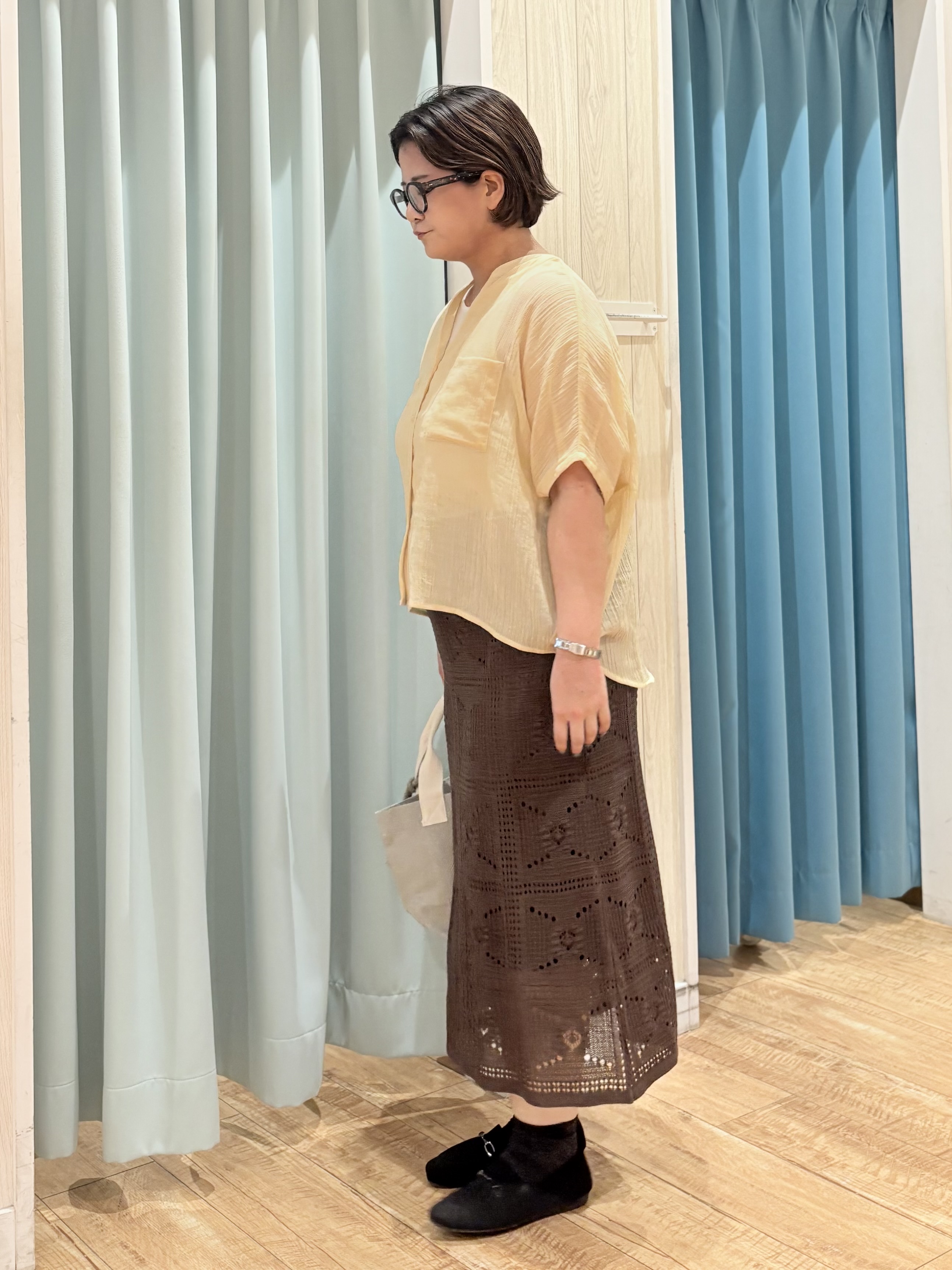 砂糖さんの「SHOO･LA･RUE｜【洗濯機可/選べる6色】程よいシアー感が涼し気 ゆったりワッシャードルマンブラウス」を使ったコーディネート