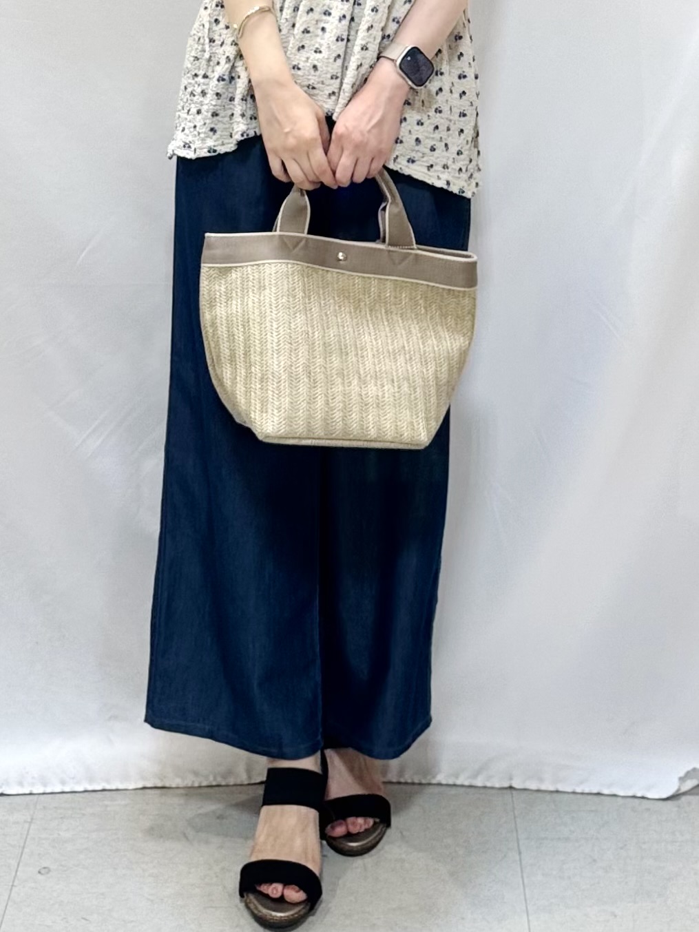 𝐇𝐢𝐫𝐨𝐦𝐢さんの「SHOO･LA･RUE｜【S-LL/洗濯機可】サイドリボン付き ポコポコペプラムトップス」を使ったコーディネート