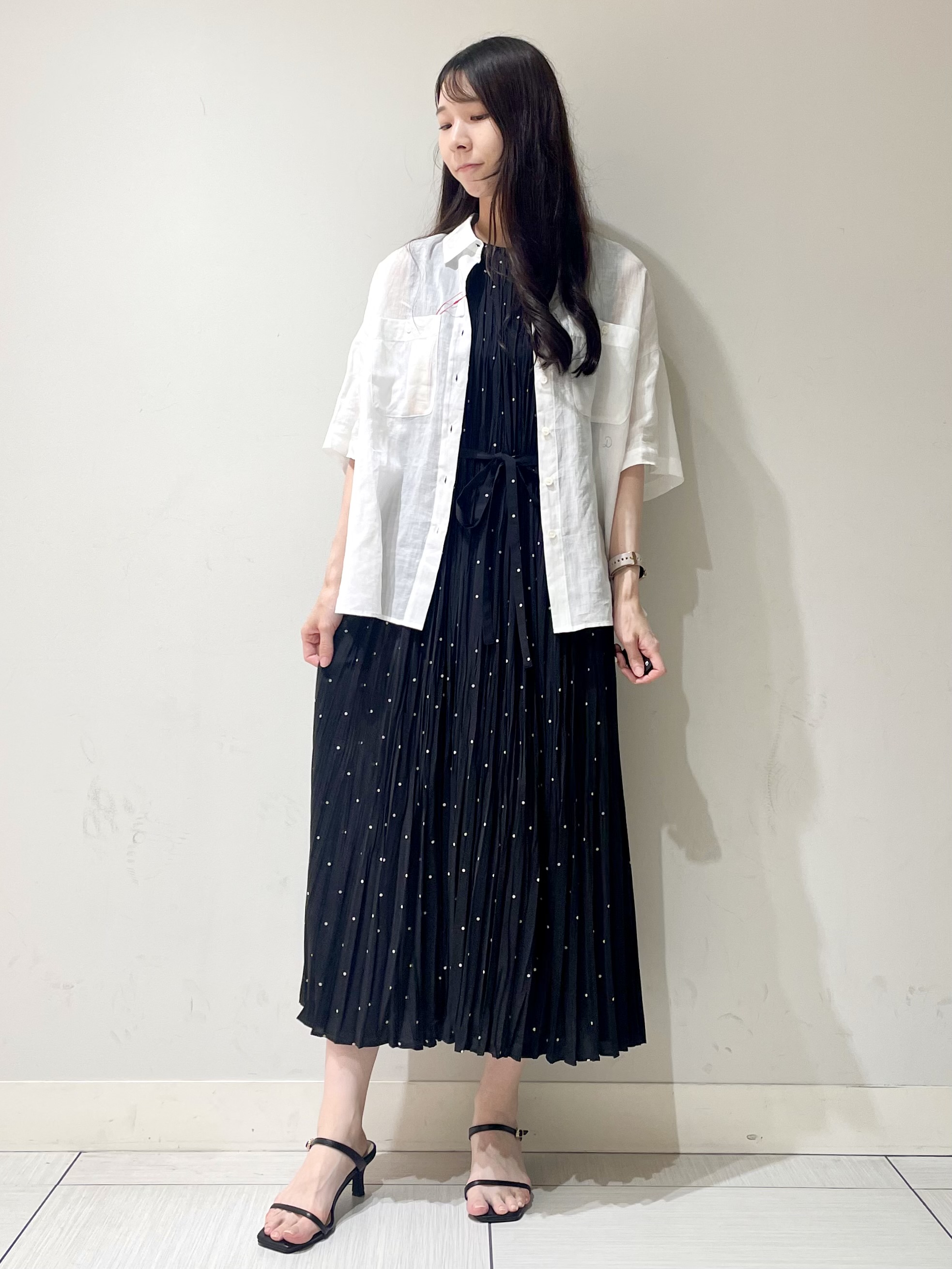 ことさんの「DRESSTERIOR｜【ウォッシャブル/2WAYシルエット】ノースリーブプリーツワンピース」を使ったコーディネート