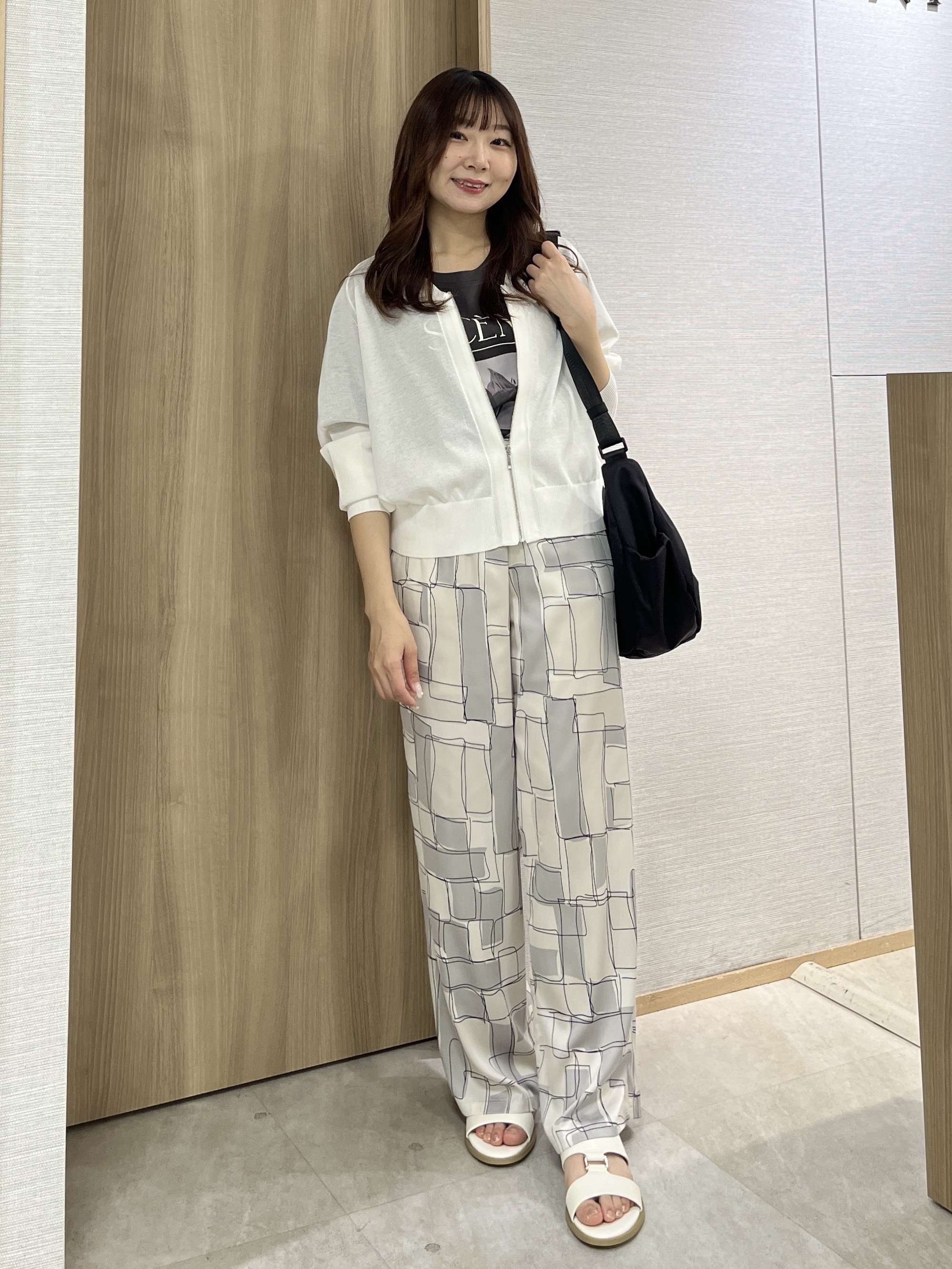 KAHOさんの「UNTITLED｜【アンサンブル可/日除け・冷房対策】シアーレーヨンZIPカーディガン」を使ったコーディネート