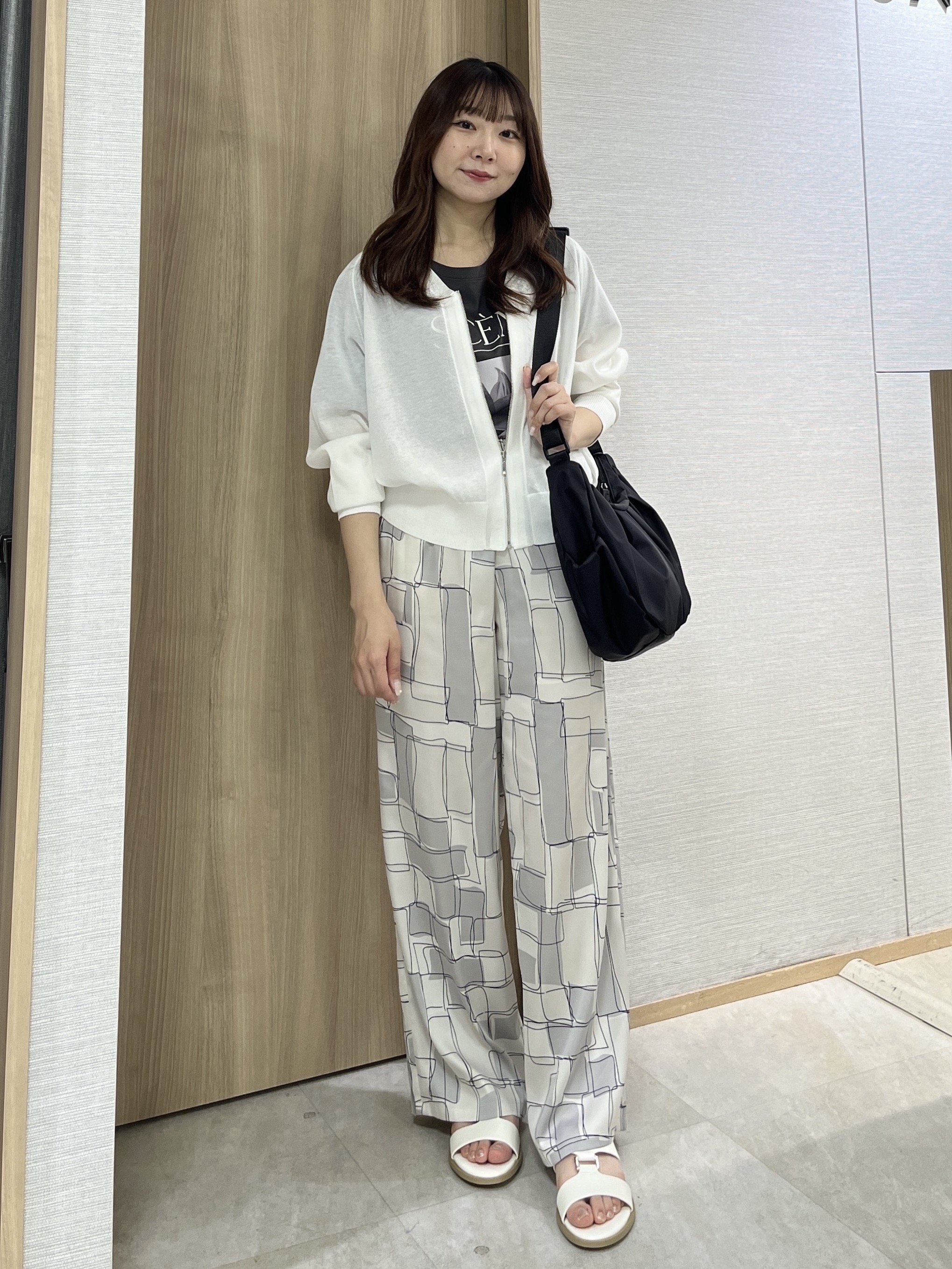 KAHOさんの「UNTITLED｜【アンサンブル可/日除け・冷房対策】シアーレーヨンZIPカーディガン」を使ったコーディネート