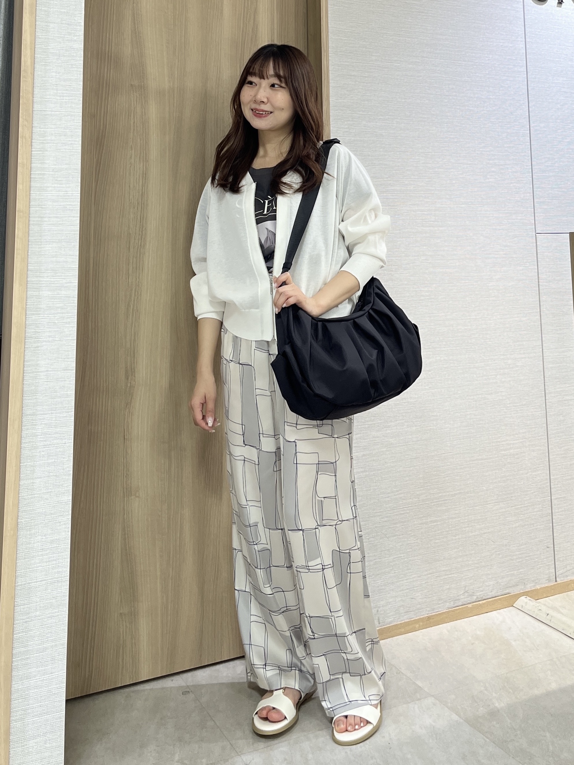 KAHOさんの「UNTITLED｜【アンサンブル可/日除け・冷房対策】シアーレーヨンZIPカーディガン」を使ったコーディネート