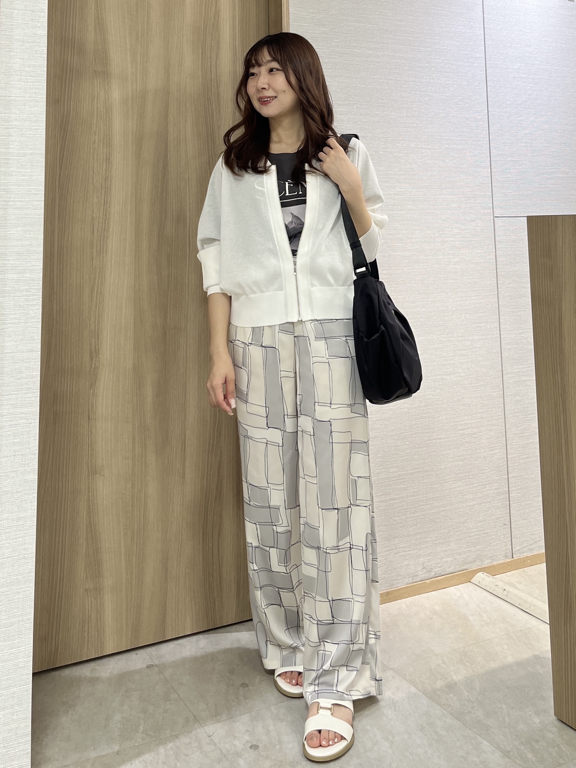 KAHOさんの「UNTITLED｜【アンサンブル可/日除け・冷房対策】シアーレーヨンZIPカーディガン」を使ったコーディネート