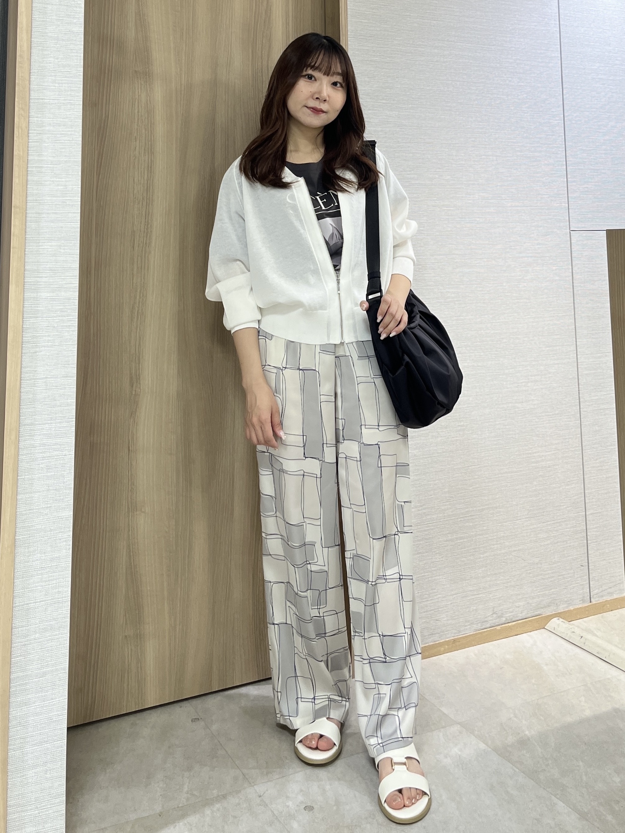 KAHOさんの「UNTITLED｜【アンサンブル可/日除け・冷房対策】シアーレーヨンZIPカーディガン」を使ったコーディネート