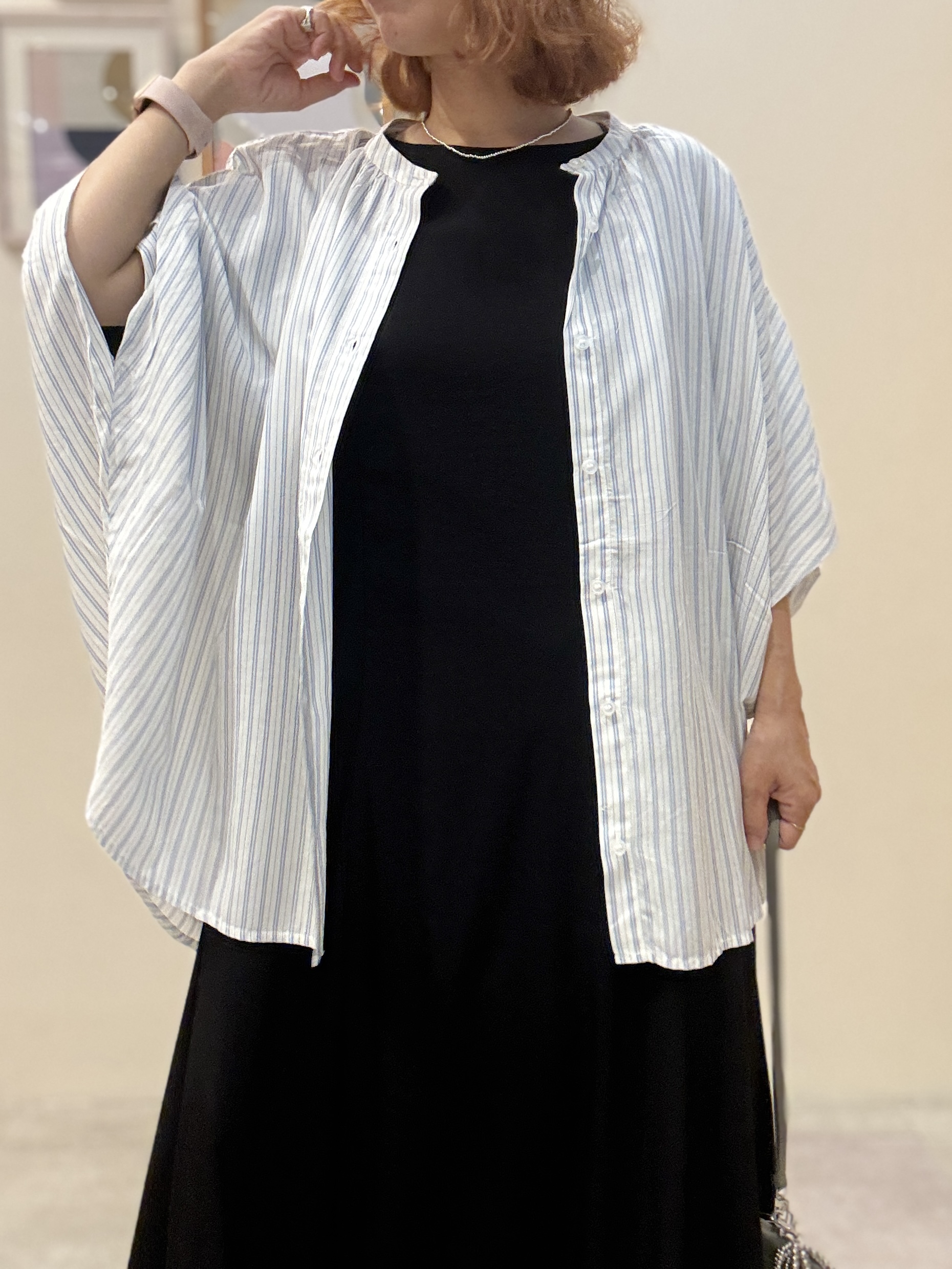 たけぴさんの「SHOO･LA･RUE｜【洗濯機可/体型カバー】二の腕隠れる ゆるっとドルマンバンドカラーシャツ」を使ったコーディネート