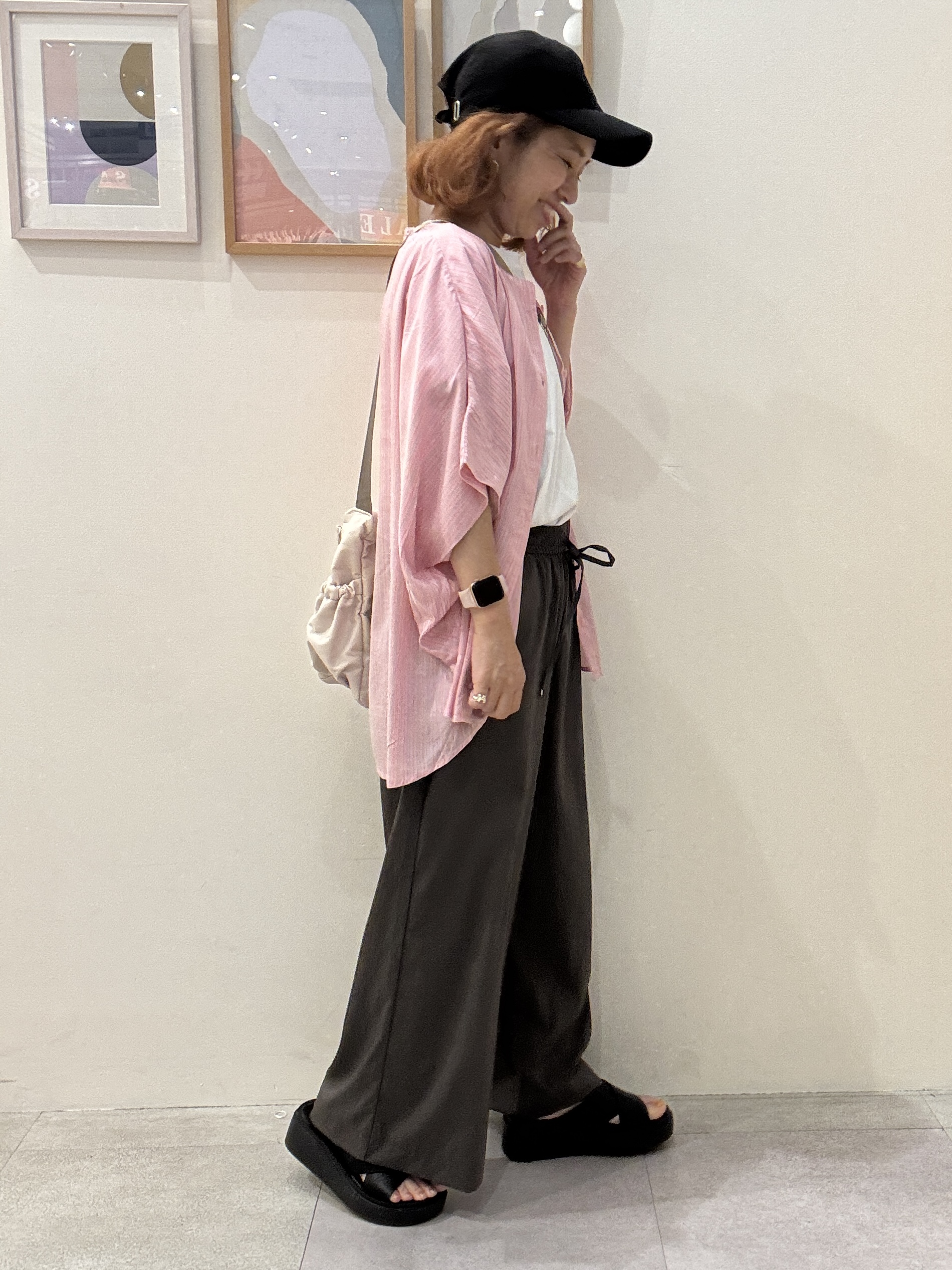 たけぴさんの「SHOO･LA･RUE｜【洗濯機可/体型カバー】二の腕隠れる ゆるっとドルマンバンドカラーシャツ」を使ったコーディネート
