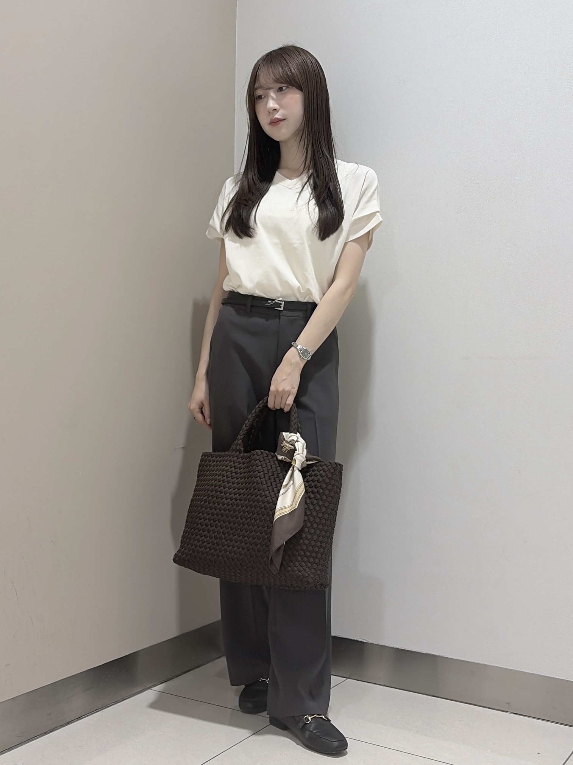 岡田美詩さんの「UNTITLED｜【肌に張りつきにくい/前後2WAY】ドライタッチコットンプルオーバー」を使ったコーディネート