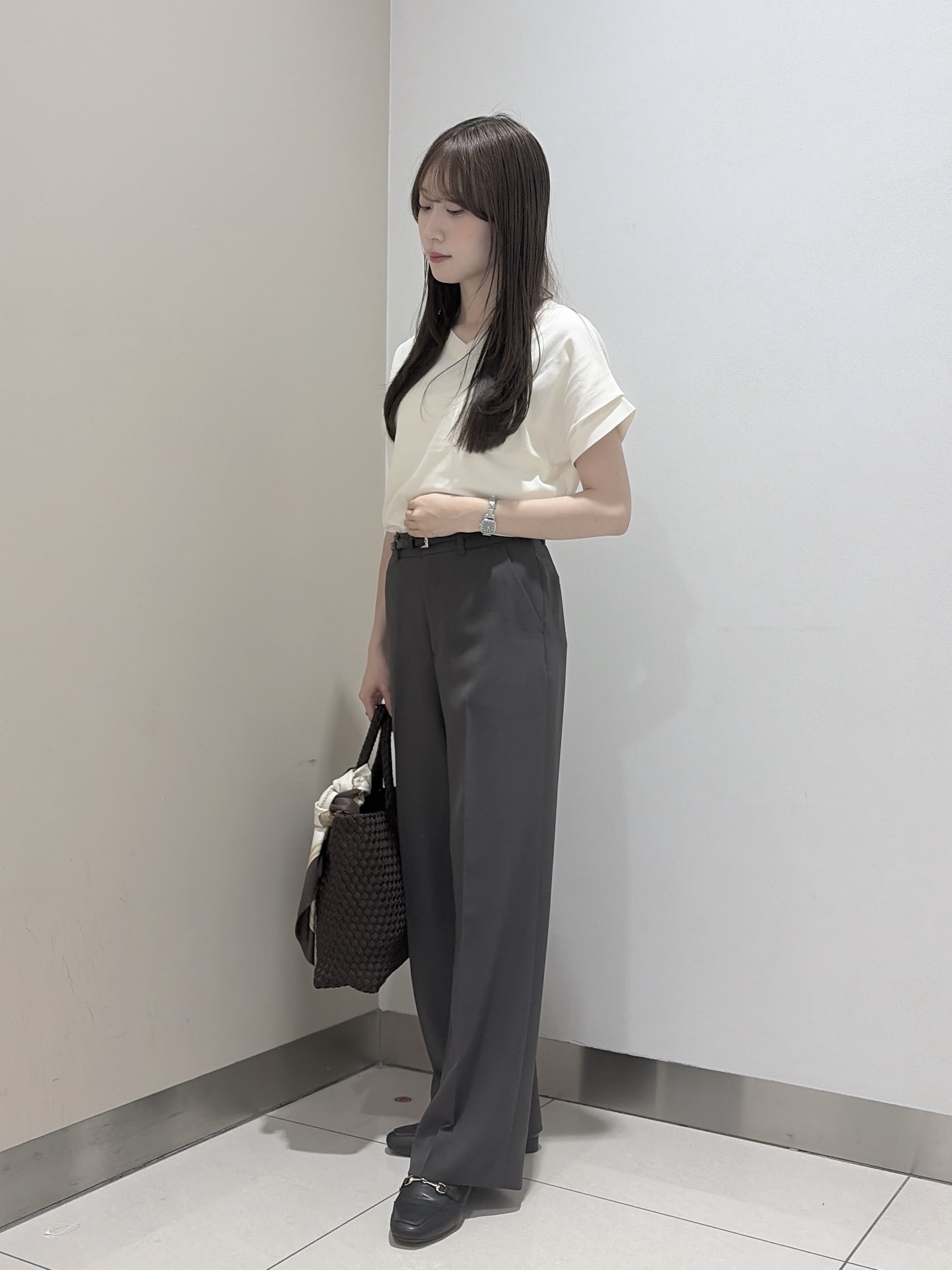 岡田美詩さんの「UNTITLED｜【肌に張りつきにくい/前後2WAY】ドライタッチコットンプルオーバー」を使ったコーディネート