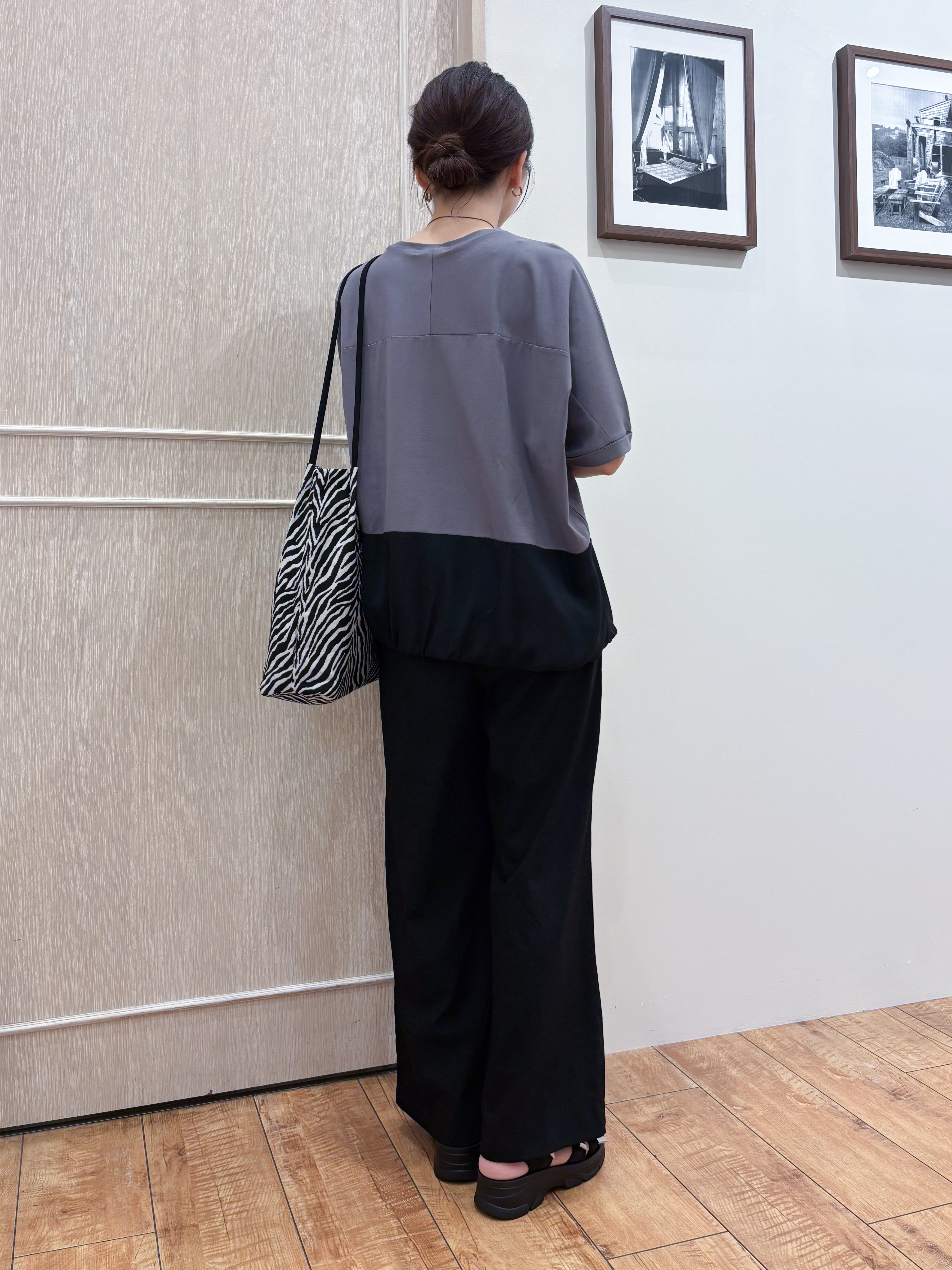 なみさんの「SHOO･LA･RUE｜【洗濯機可/体型カバー】インせず着られる 裾配色 ゆったりバルーントップス」を使ったコーディネート