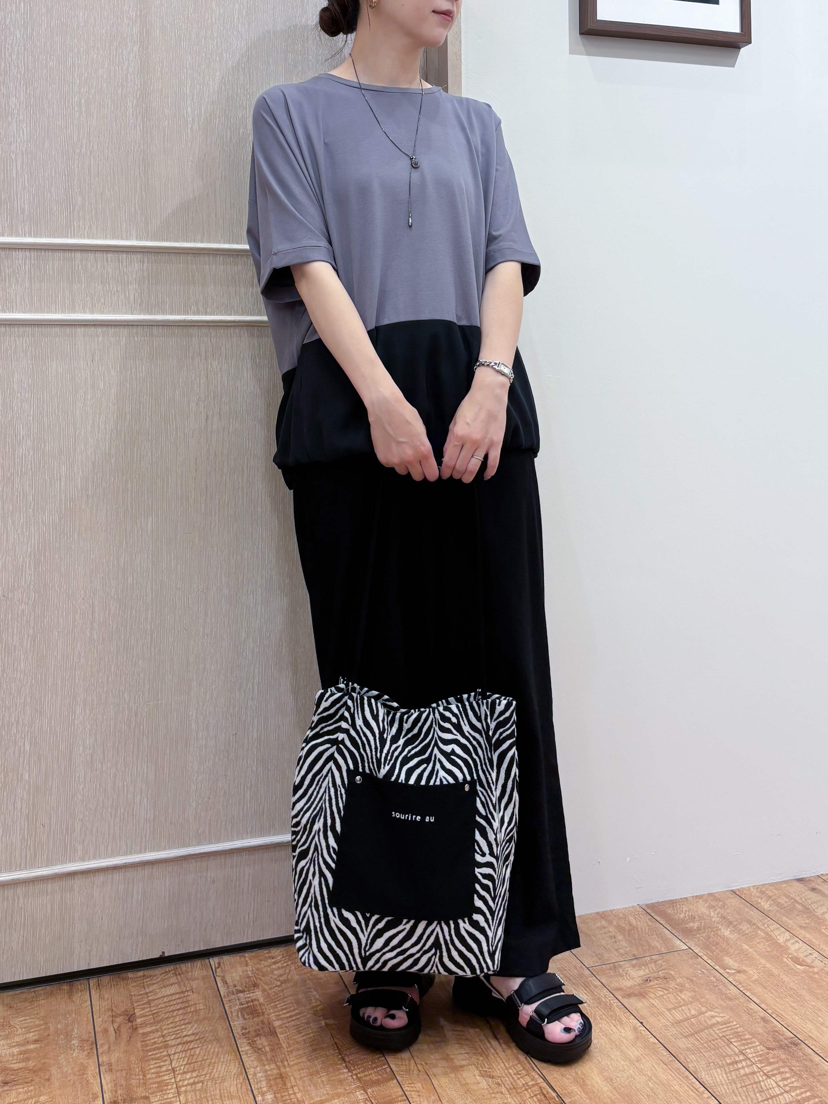 なみさんの「SHOO･LA･RUE｜【洗濯機可/体型カバー】インせず着られる 裾配色 ゆったりバルーントップス」を使ったコーディネート