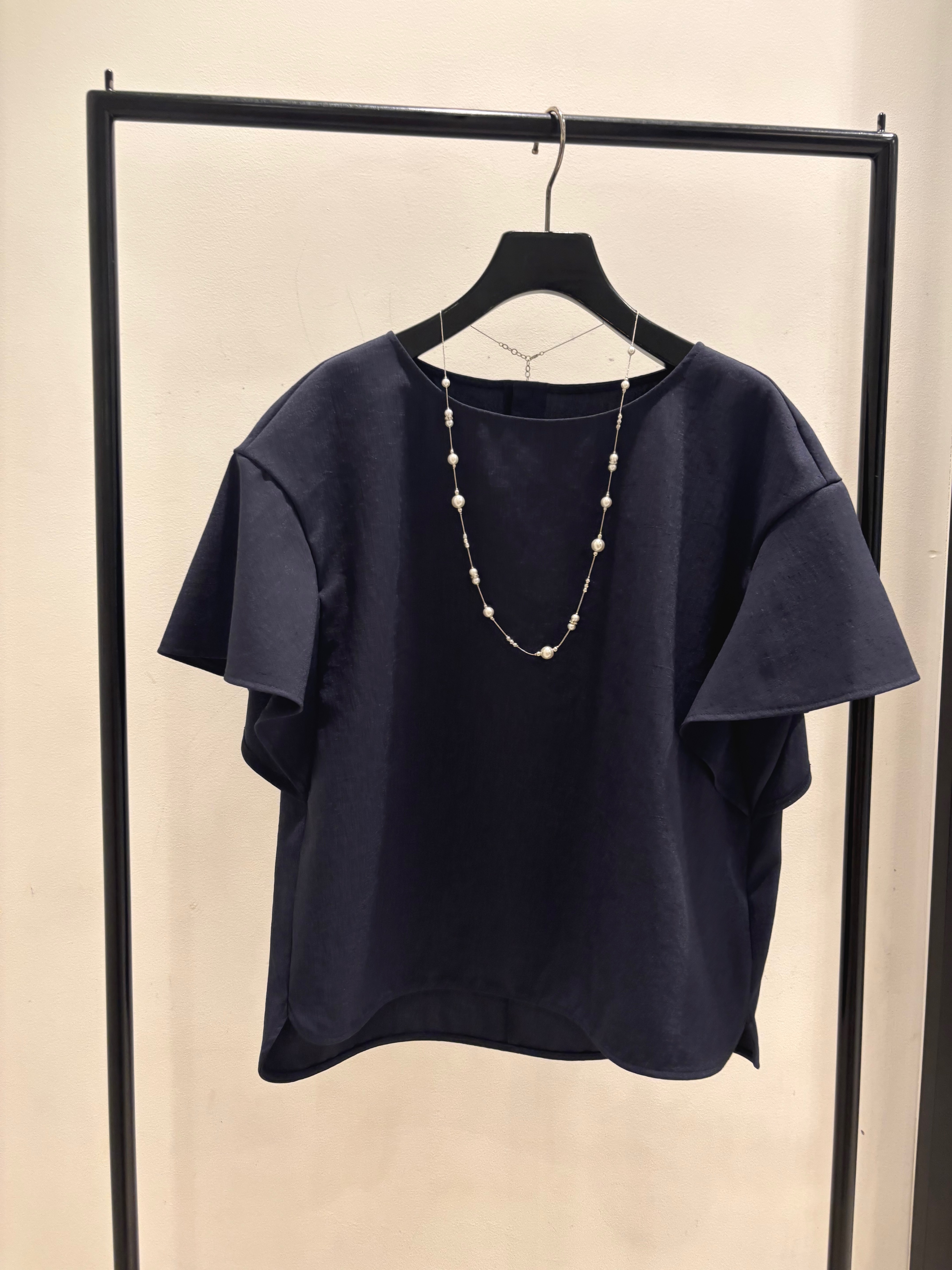 sawaさんの「COUP DE CHANCE｜【手洗い可／日本製】リネンライク フリル袖ブラウス」を使ったコーディネート