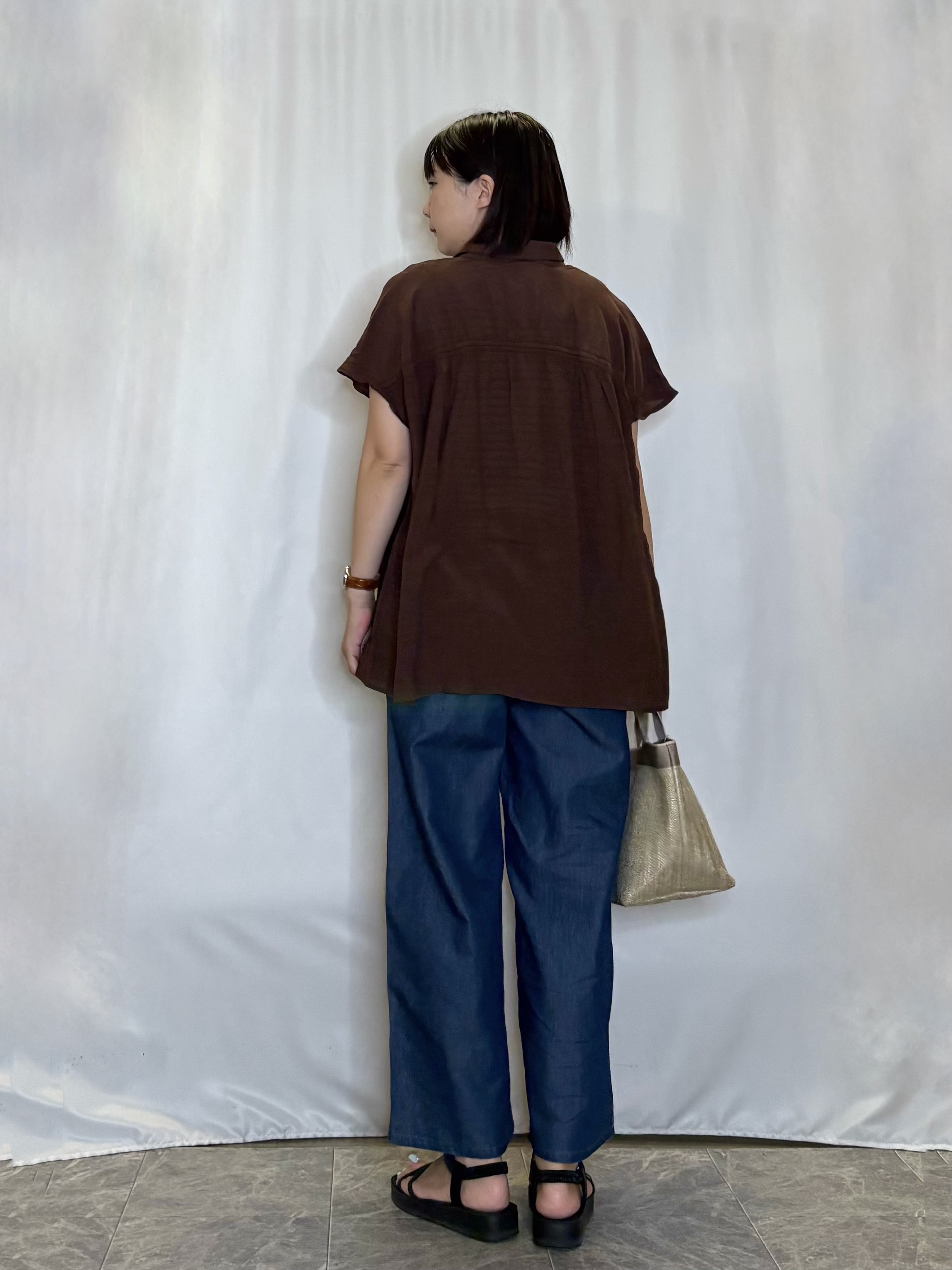 ネリさんの「SHOO･LA･RUE｜【UV/洗濯機可】ほんのりシアーで上品な バックギャザーブラウス」を使ったコーディネート
