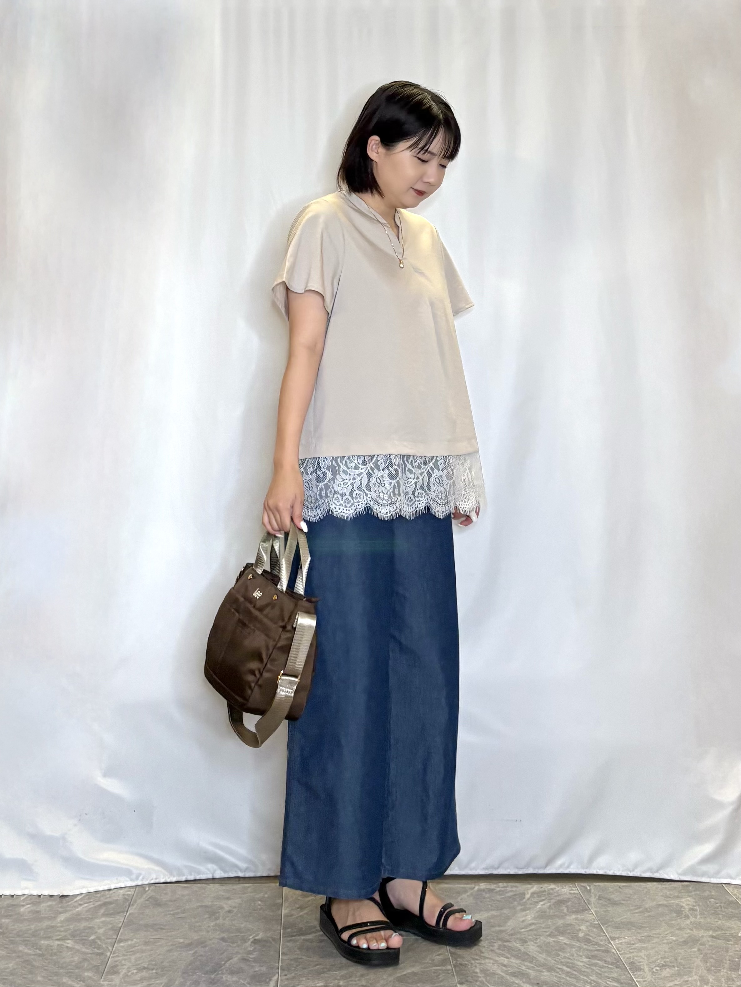 ネリさんの「SHOO･LA･RUE｜【S-LL/洗濯機可】軽凛(かろりん) 楽に着られて上品 裾レーススキッパーブラウス」を使ったコーディネート