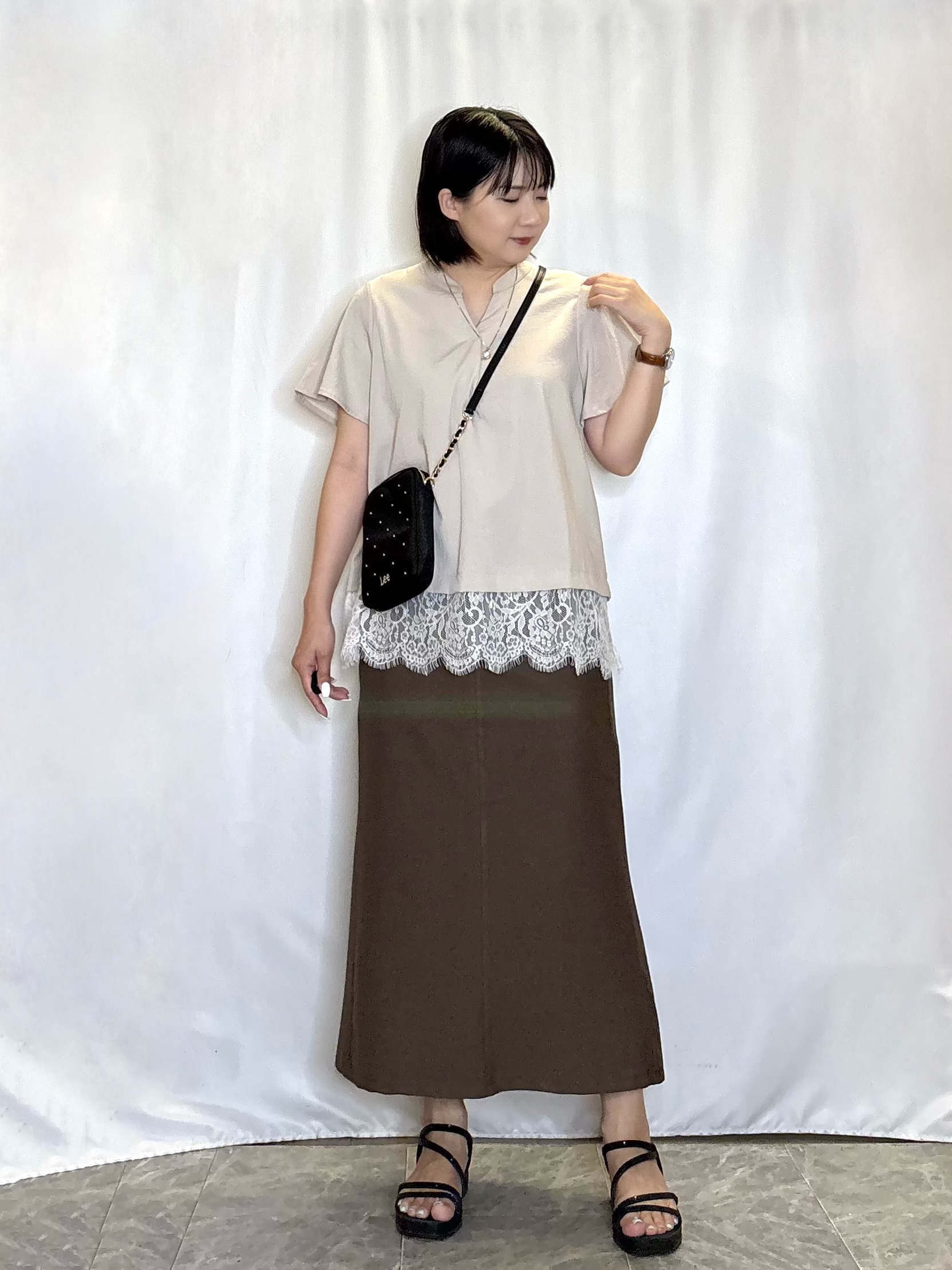 ネリさんの「SHOO･LA･RUE｜【S-LL/洗濯機可】軽凛(かろりん) 楽に着られて上品 裾レーススキッパーブラウス」を使ったコーディネート