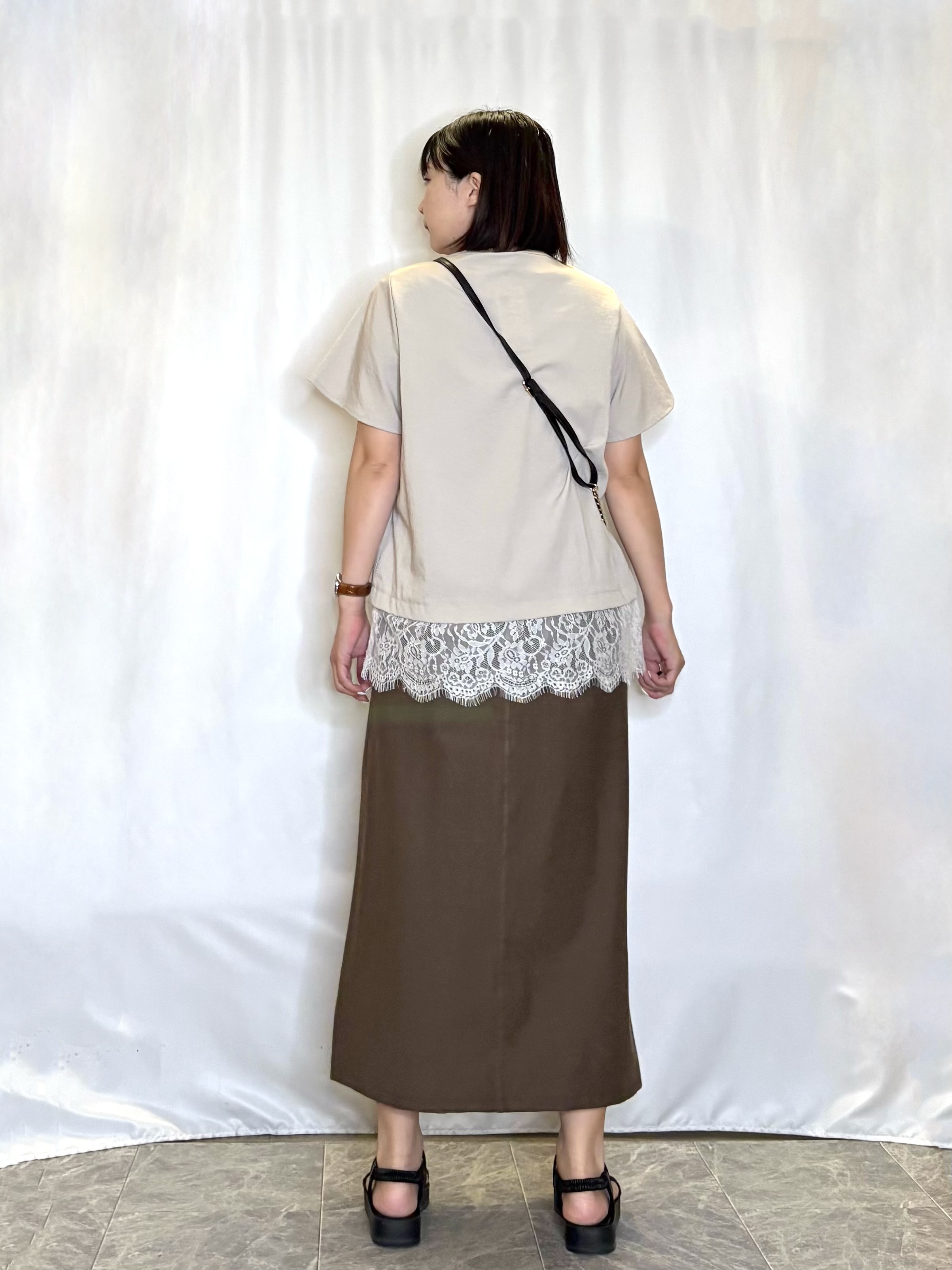 ネリさんの「SHOO･LA･RUE｜【S-LL/洗濯機可】軽凛(かろりん) 楽に着られて上品 裾レーススキッパーブラウス」を使ったコーディネート