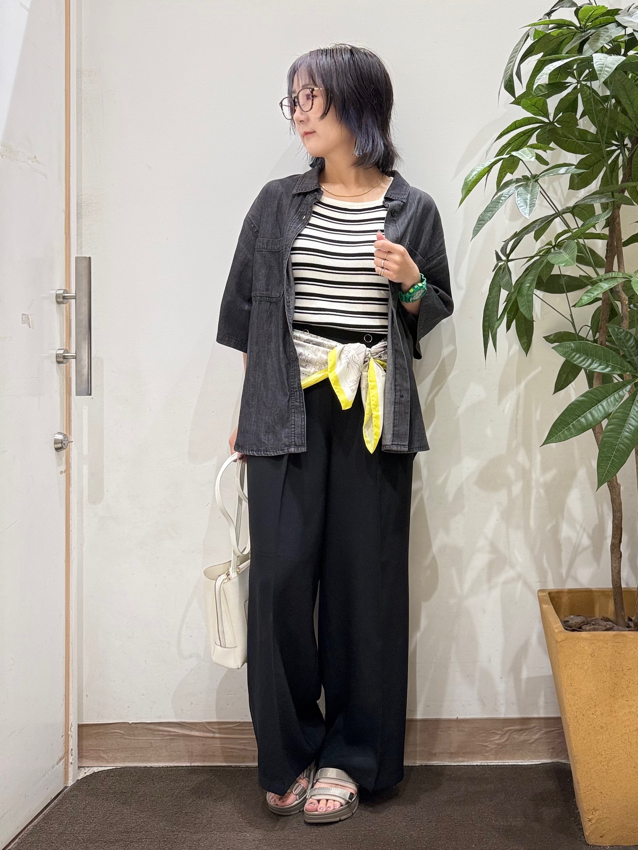 misakiさんの「SHOO･LA･RUE｜【S-LL/洗濯機可/綿100%】やわらかシアーデニム 5分袖ポケットシャツ」を使ったコーディネート
