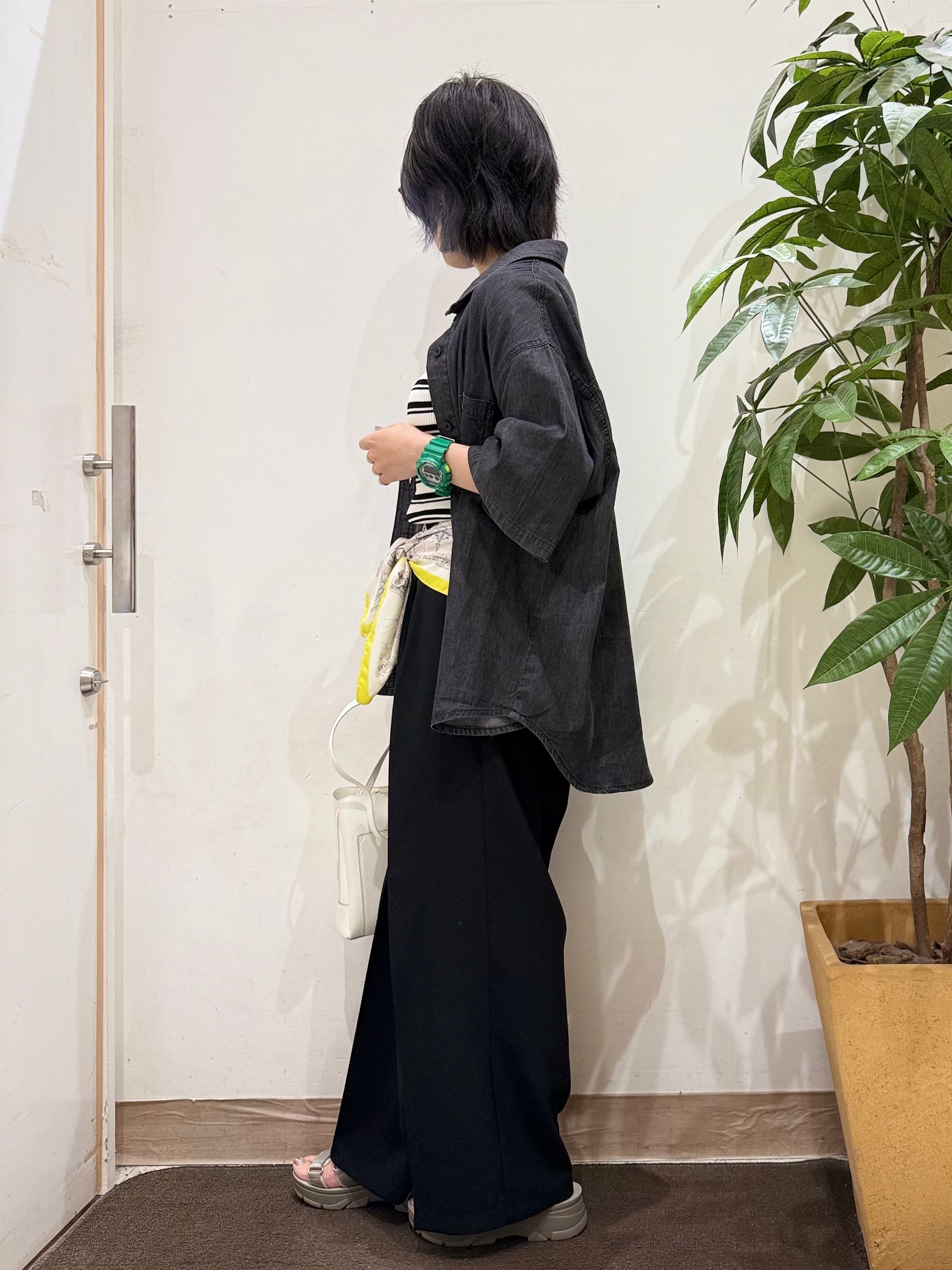 misakiさんの「SHOO･LA･RUE｜【S-LL/洗濯機可/綿100%】やわらかシアーデニム 5分袖ポケットシャツ」を使ったコーディネート
