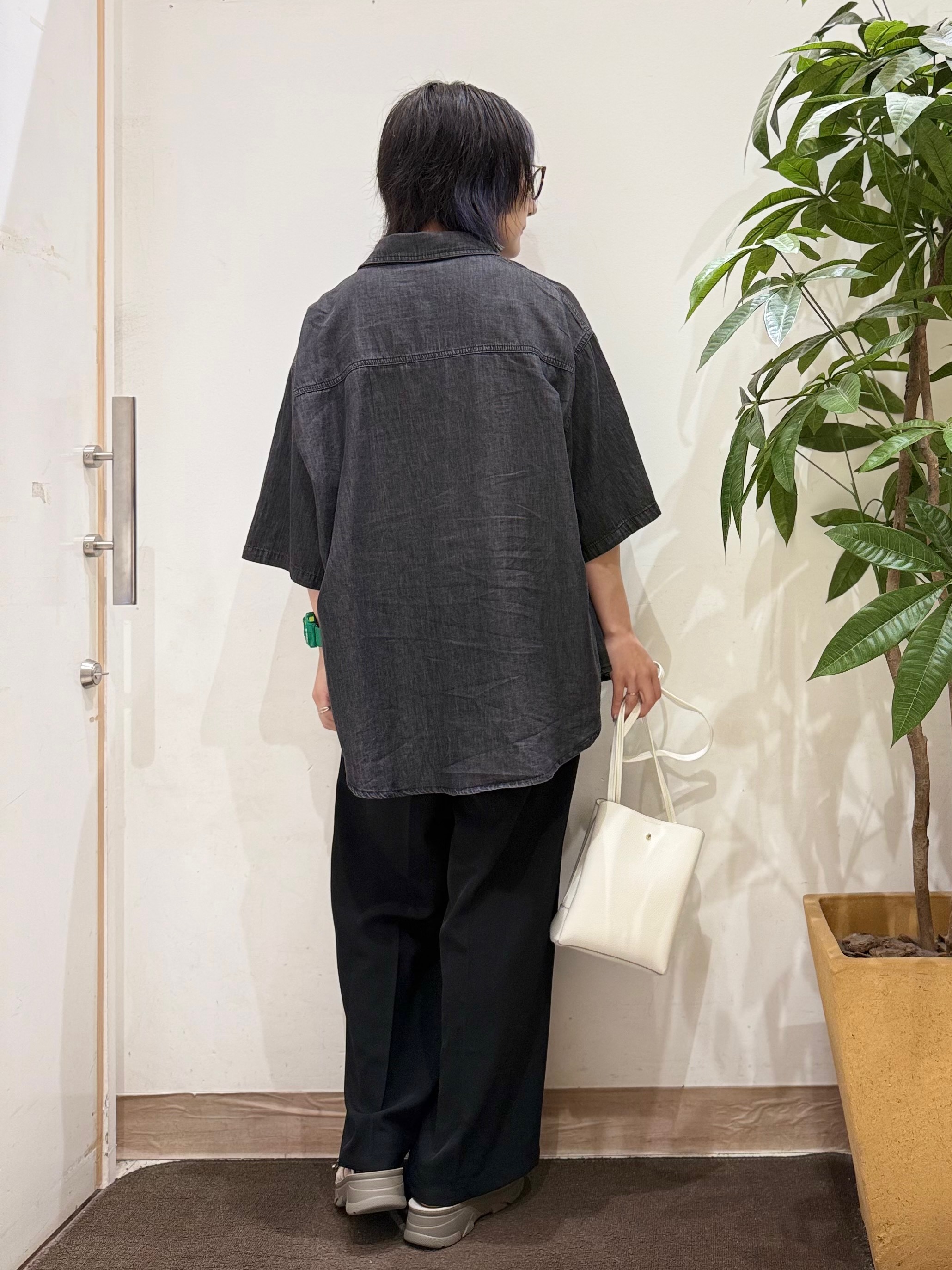 misakiさんの「SHOO･LA･RUE｜【S-LL/洗濯機可/綿100%】やわらかシアーデニム 5分袖ポケットシャツ」を使ったコーディネート