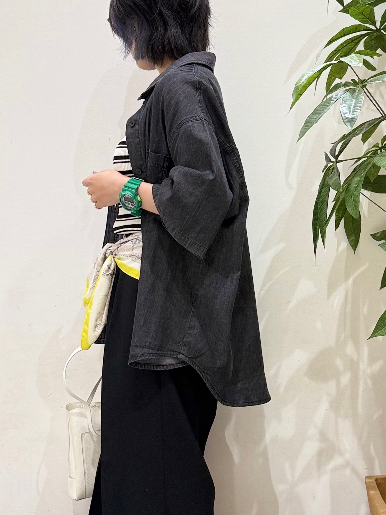 misakiさんの「SHOO･LA･RUE｜【S-LL/洗濯機可/綿100%】やわらかシアーデニム 5分袖ポケットシャツ」を使ったコーディネート