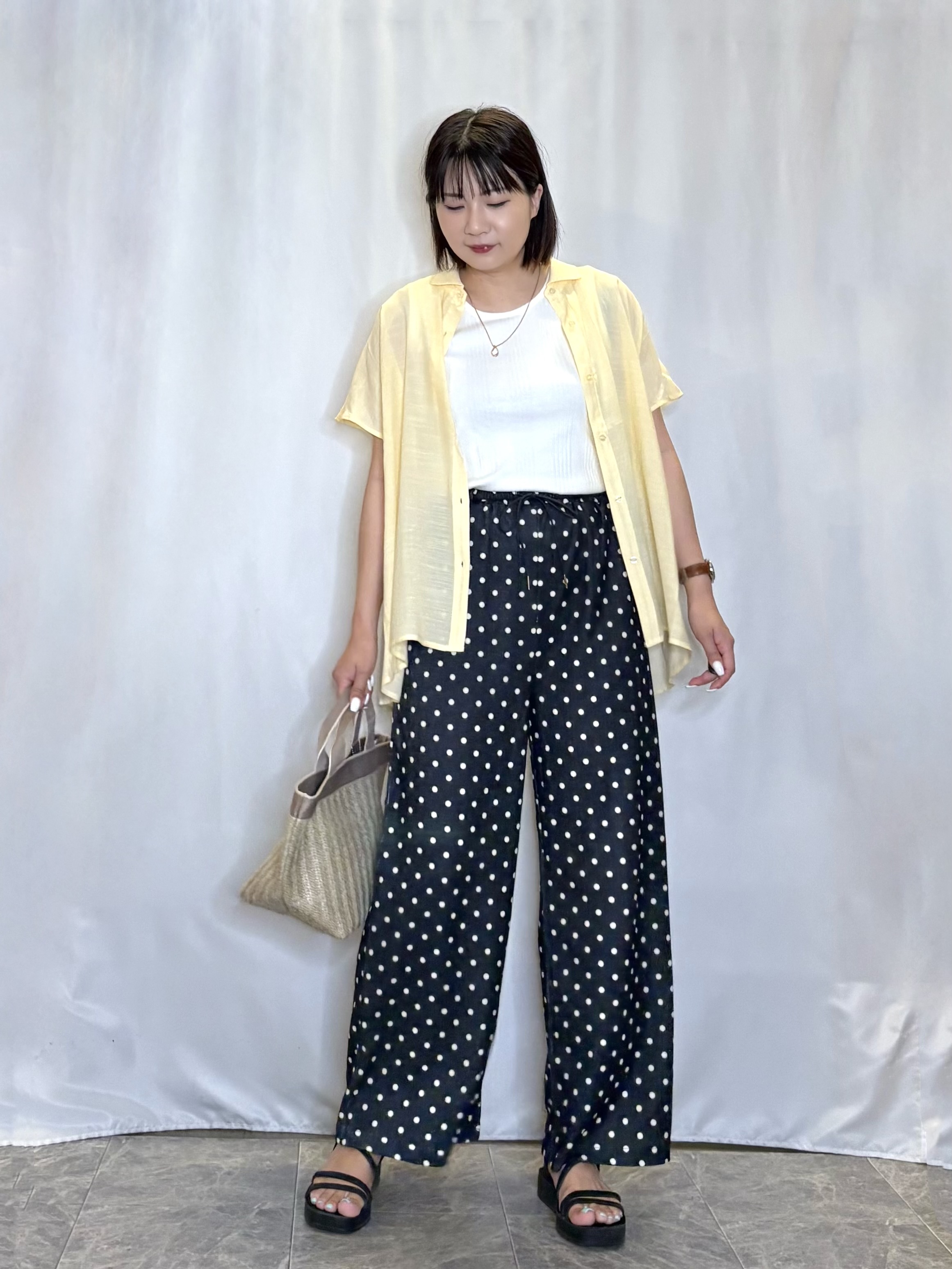 ネリさんの「SHOO･LA･RUE｜【UV/洗濯機可】ほんのりシアーで上品な バックギャザーブラウス」を使ったコーディネート