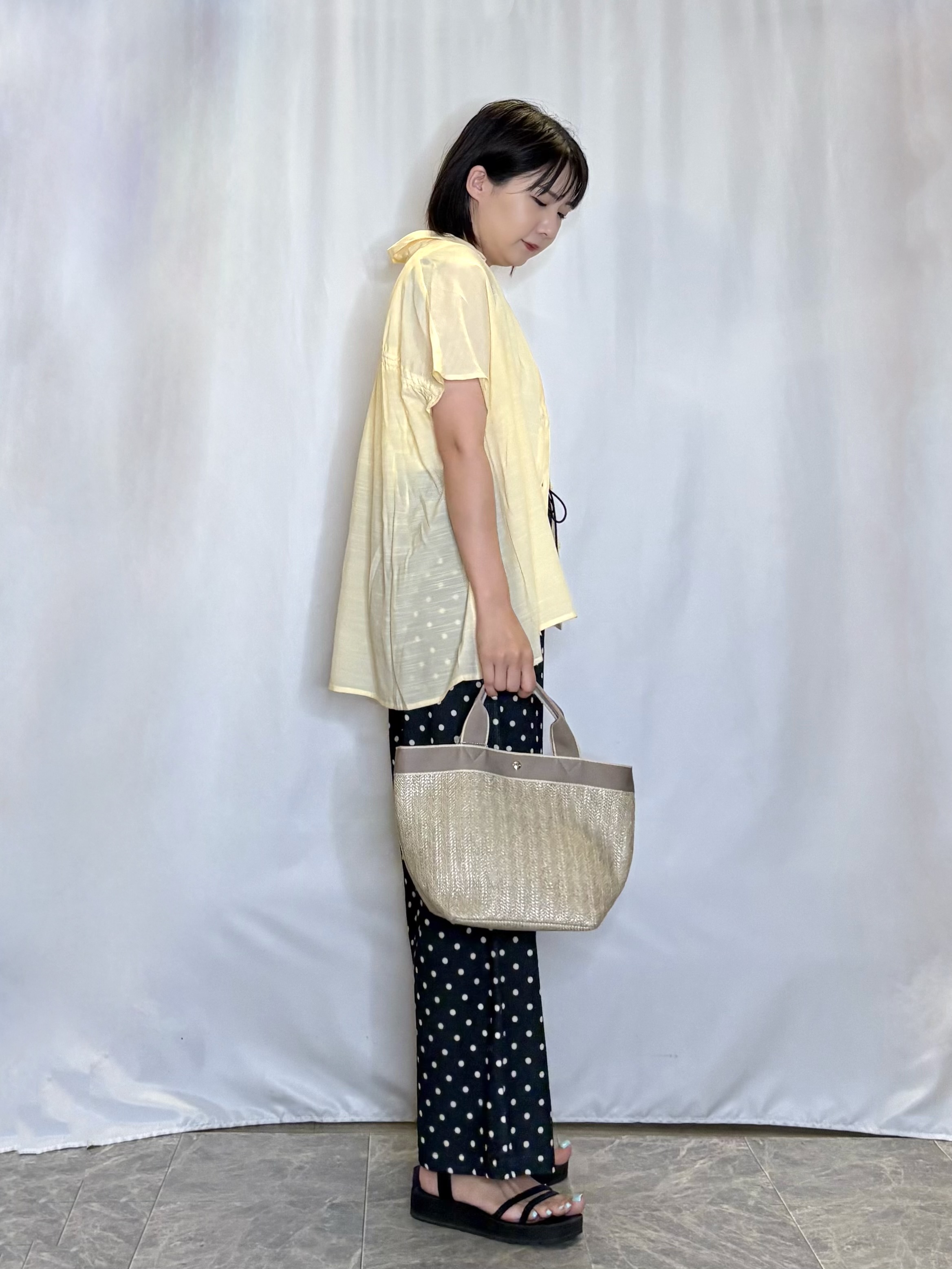 ネリさんの「SHOO･LA･RUE｜【UV/洗濯機可】ほんのりシアーで上品な バックギャザーブラウス」を使ったコーディネート