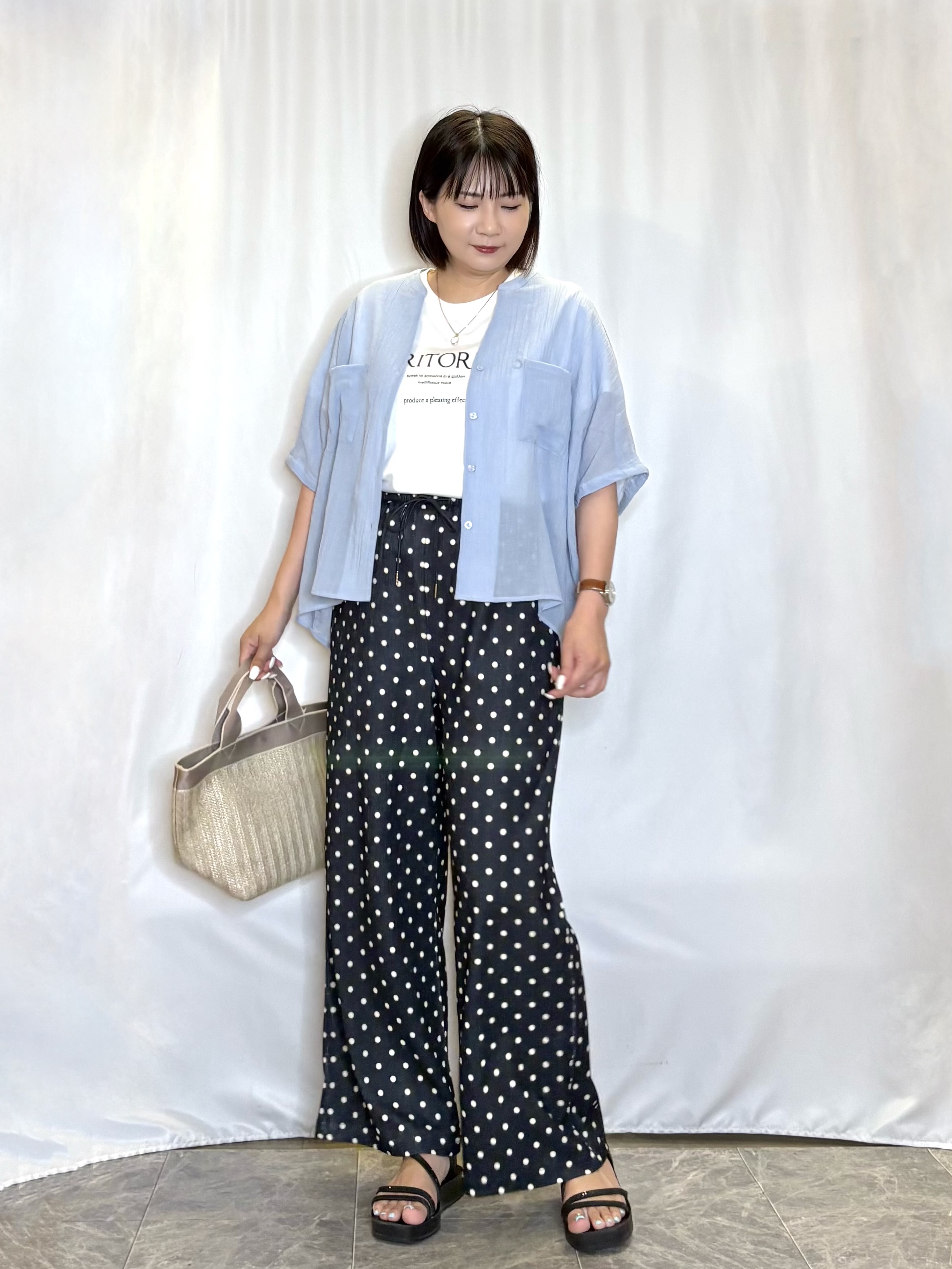 ネリさんの「SHOO･LA･RUE｜【洗濯機可/選べる6色】程よいシアー感が涼し気 ゆったりワッシャードルマンブラウス」を使ったコーディネート