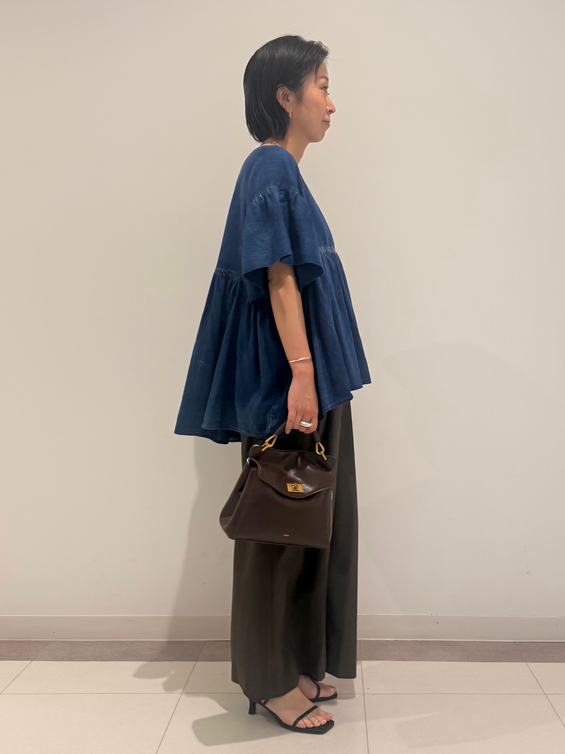 MIYAKAWAさんの「DRESSTERIOR｜【涼しく着映え】シアーデニムAラインブラウス」を使ったコーディネート