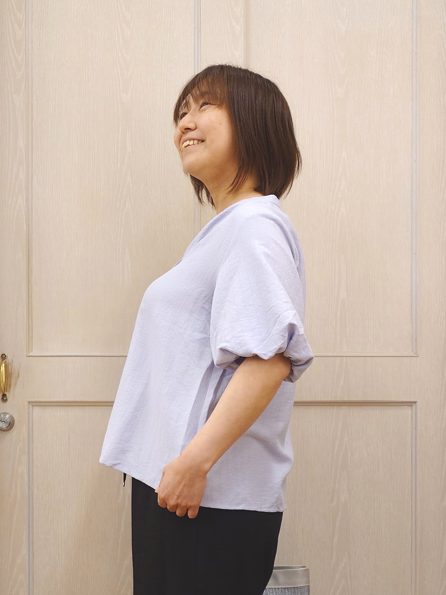 とろろさんの「SHOO･LA･RUE｜【洗濯機可】バルーンスリーブで二の腕カバー キーネック5分袖ブラウス」を使ったコーディネート
