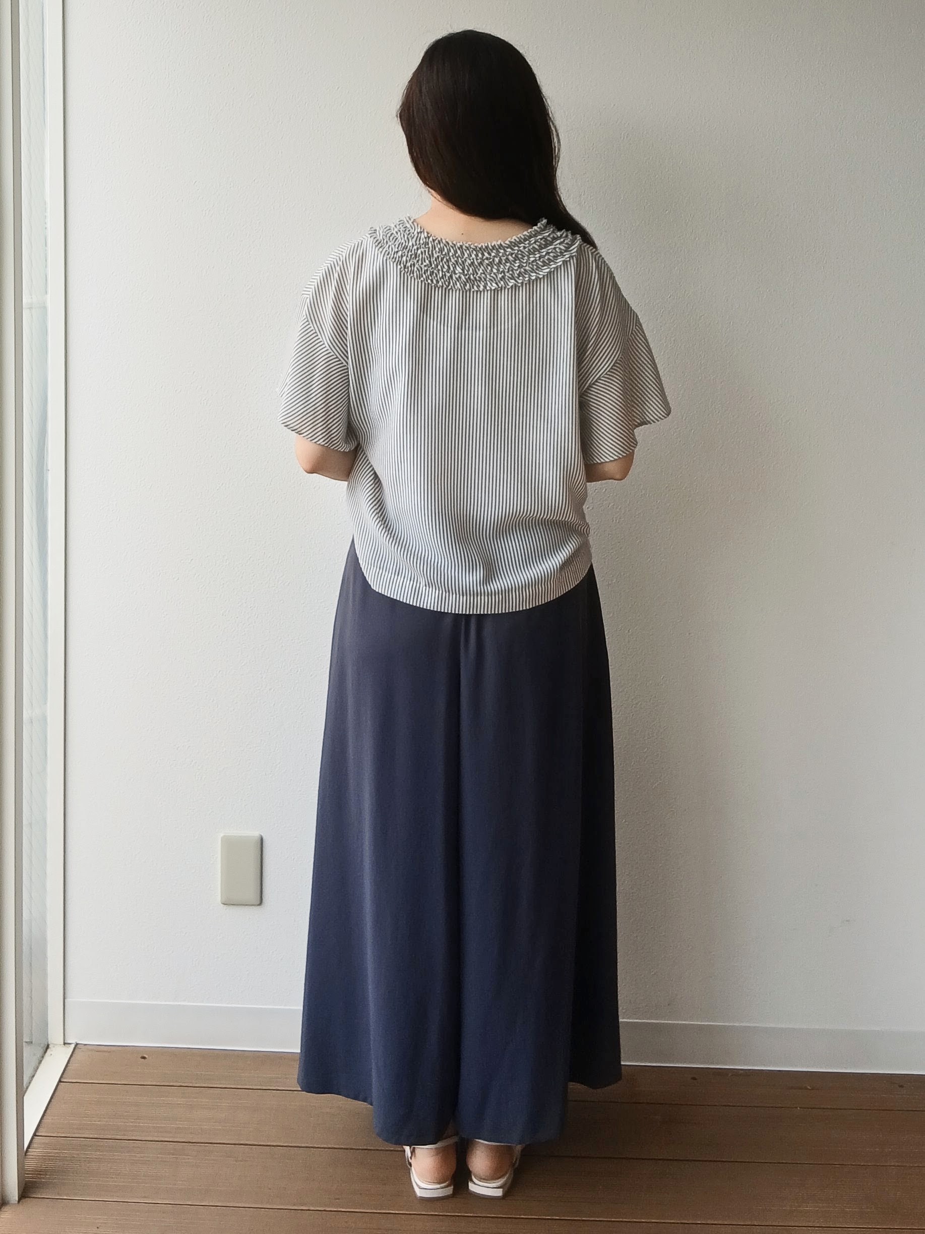 なみきさんの「UNTITLED｜【接触冷感/通気性/洗える】Vネックフリルブラウス」を使ったコーディネート