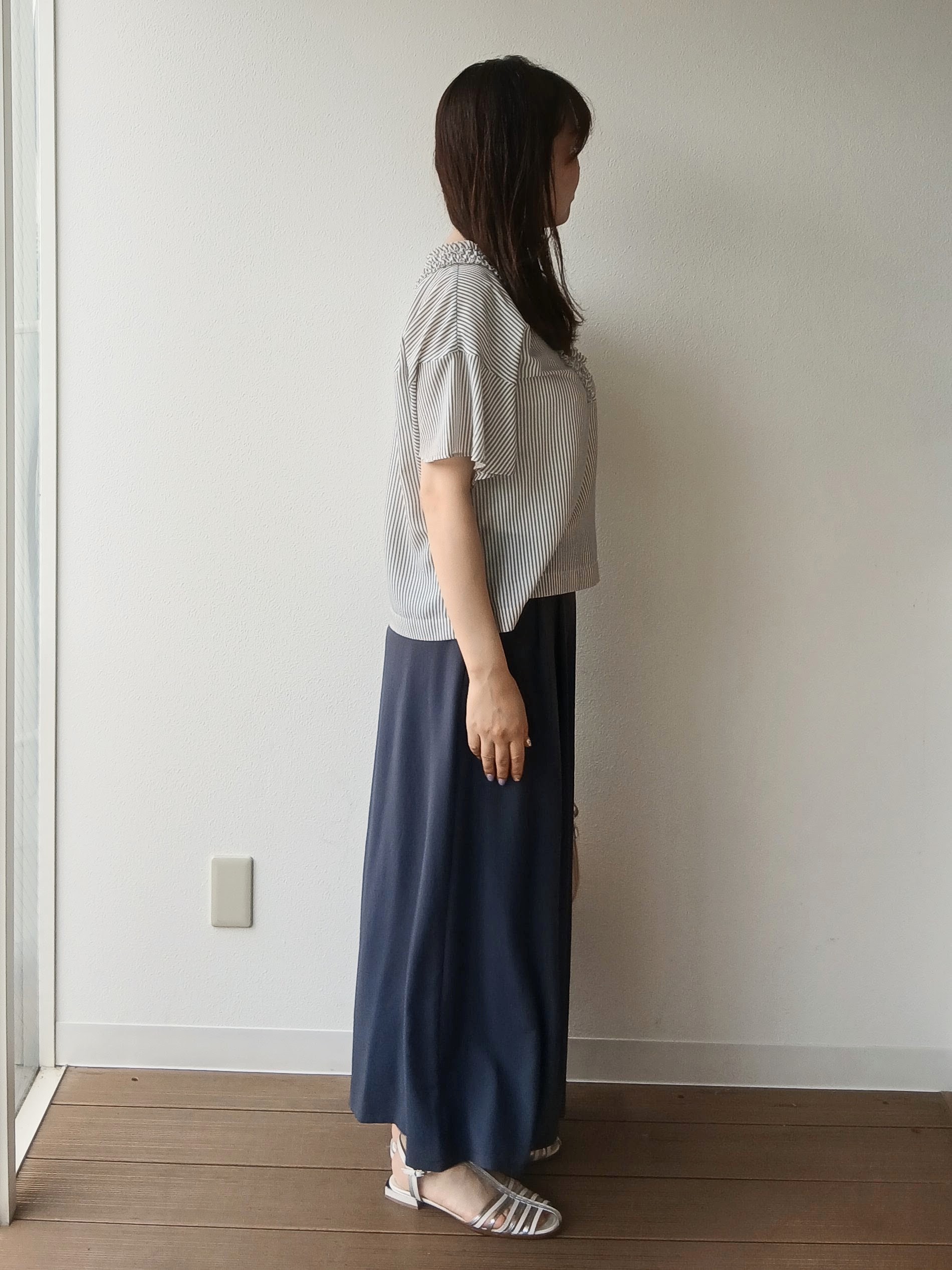 なみきさんの「UNTITLED｜【接触冷感/通気性/洗える】Vネックフリルブラウス」を使ったコーディネート