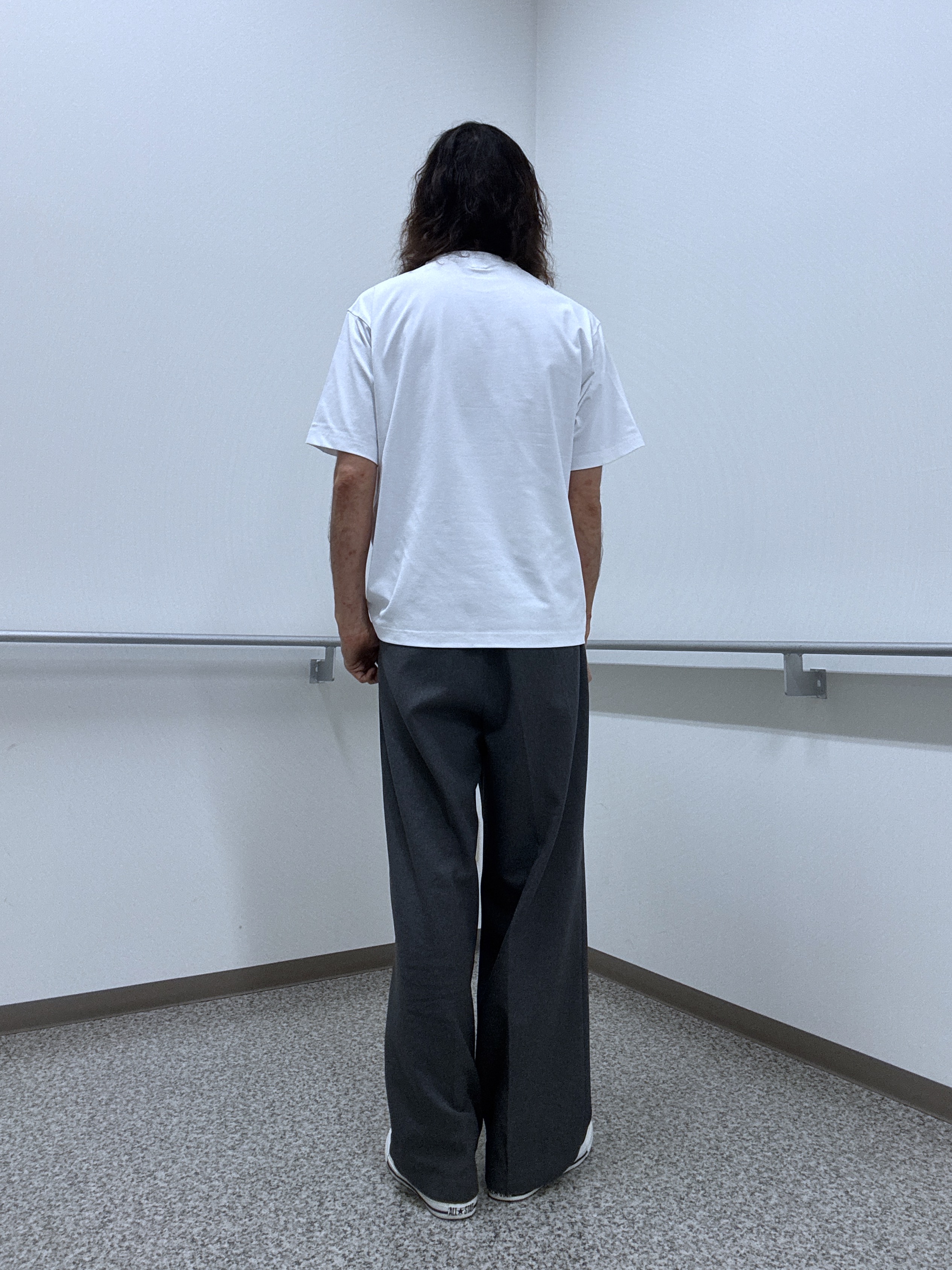おーのさんの「TAKEO KIKUCHI｜【汗染み軽減/接触冷感】フェイクレイヤード ワンポイント刺繍Ｔシャツ」を使ったコーディネート