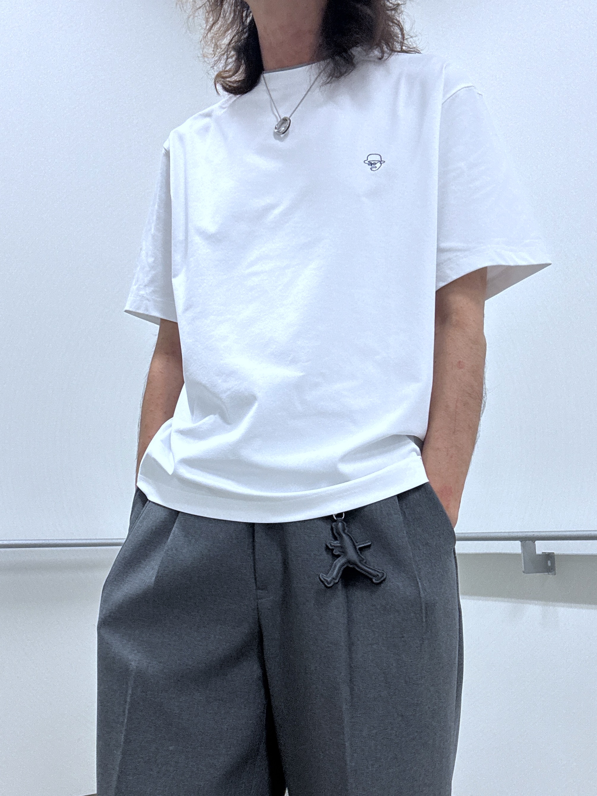 おーのさんの「TAKEO KIKUCHI｜【汗染み軽減/接触冷感】フェイクレイヤード ワンポイント刺繍Ｔシャツ」を使ったコーディネート