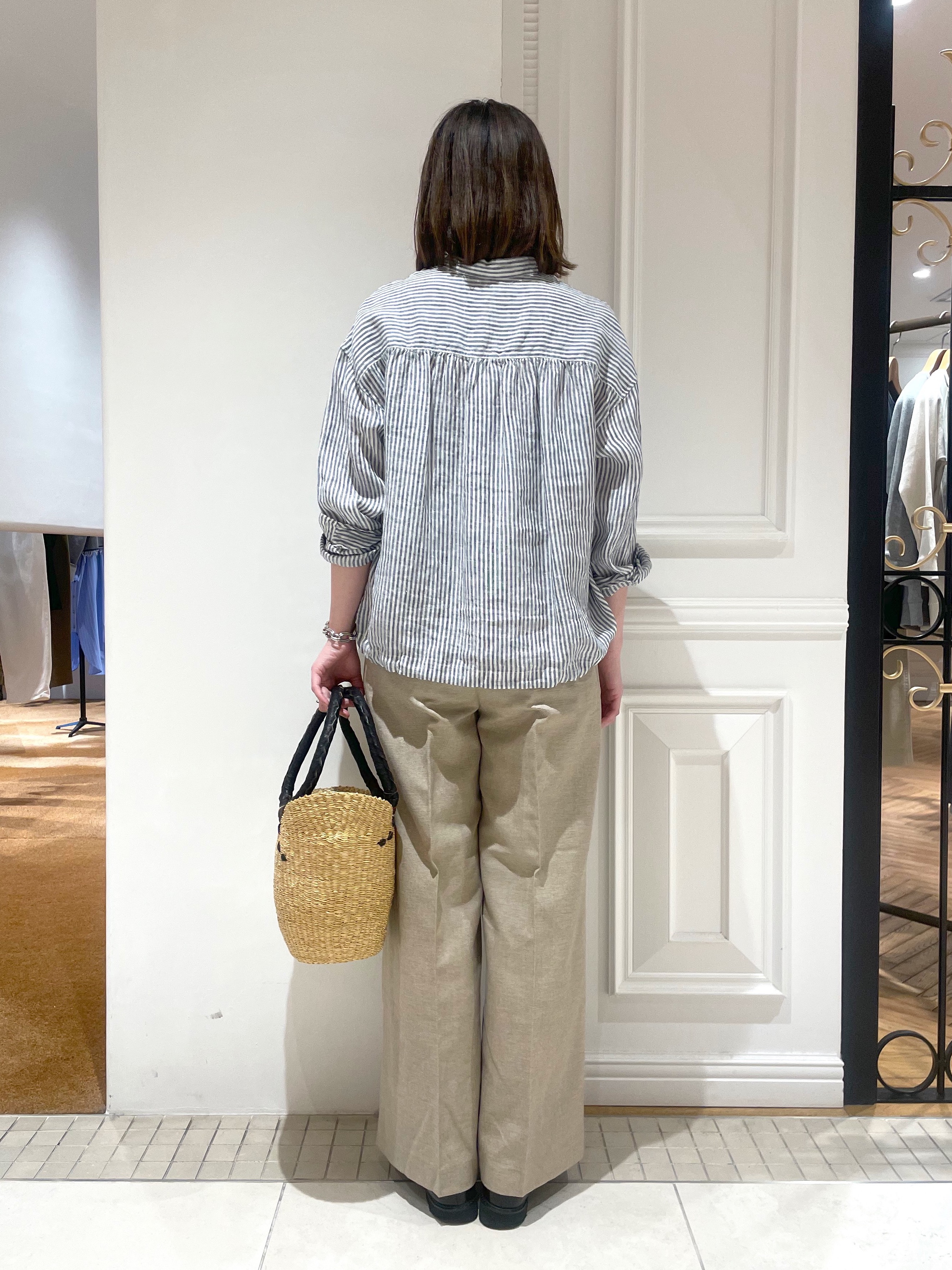 makiさんの「DRESSTERIOR｜【2WAY/羽織にも】ウォッシャブルリネン ドロストシャツ」を使ったコーディネート