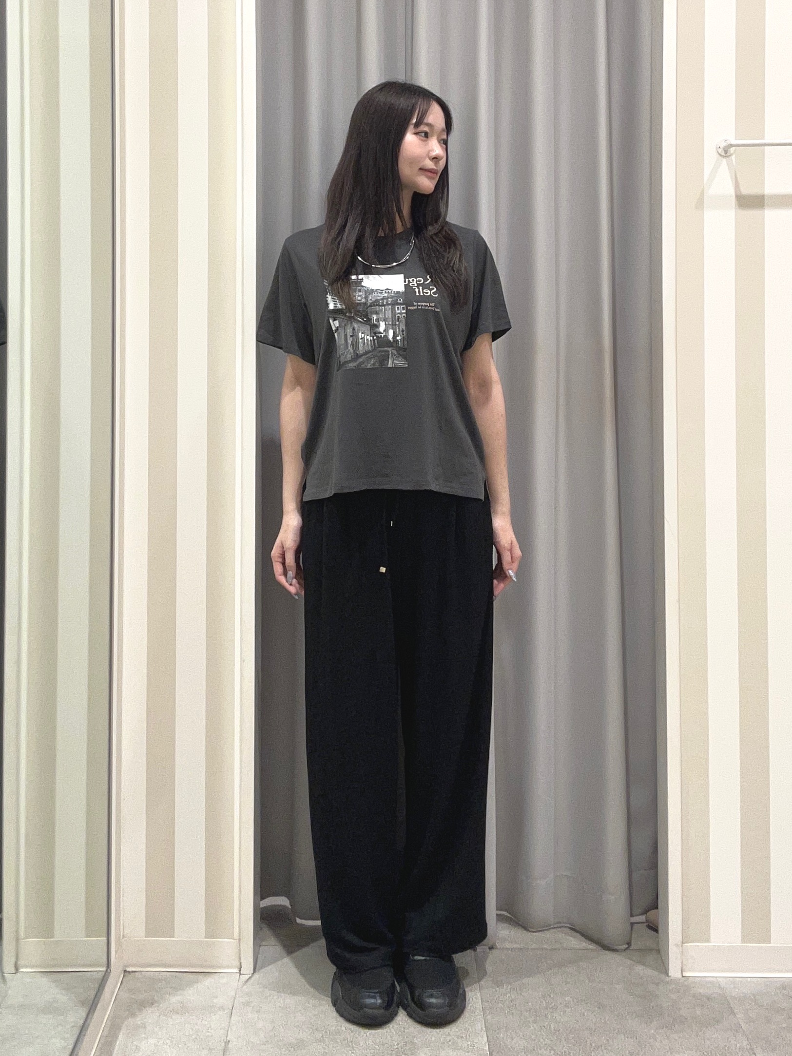 美空さんの「SHOO･LA･RUE｜【S-LL/洗濯機可】大人のベーシックカラープリントTシャツ」を使ったコーディネート
