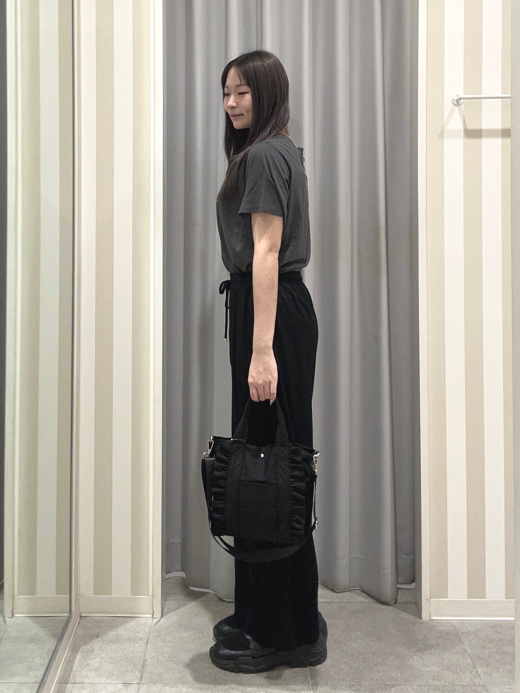 美空さんの「SHOO･LA･RUE｜【S-LL/洗濯機可】大人のベーシックカラープリントTシャツ」を使ったコーディネート