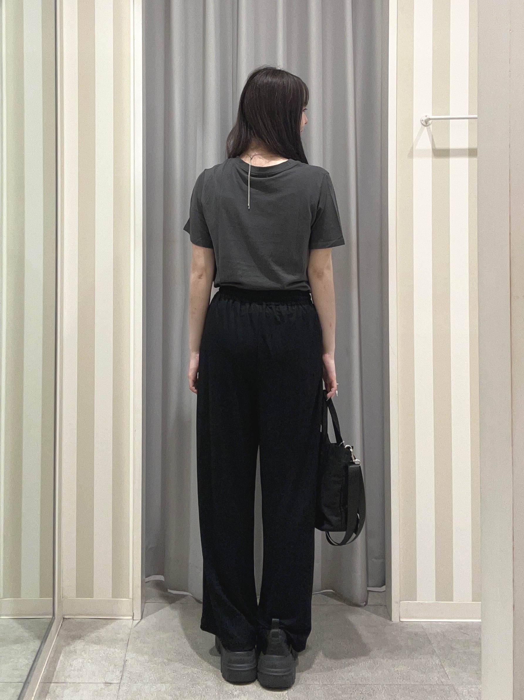美空さんの「SHOO･LA･RUE｜【S-LL/洗濯機可】大人のベーシックカラープリントTシャツ」を使ったコーディネート