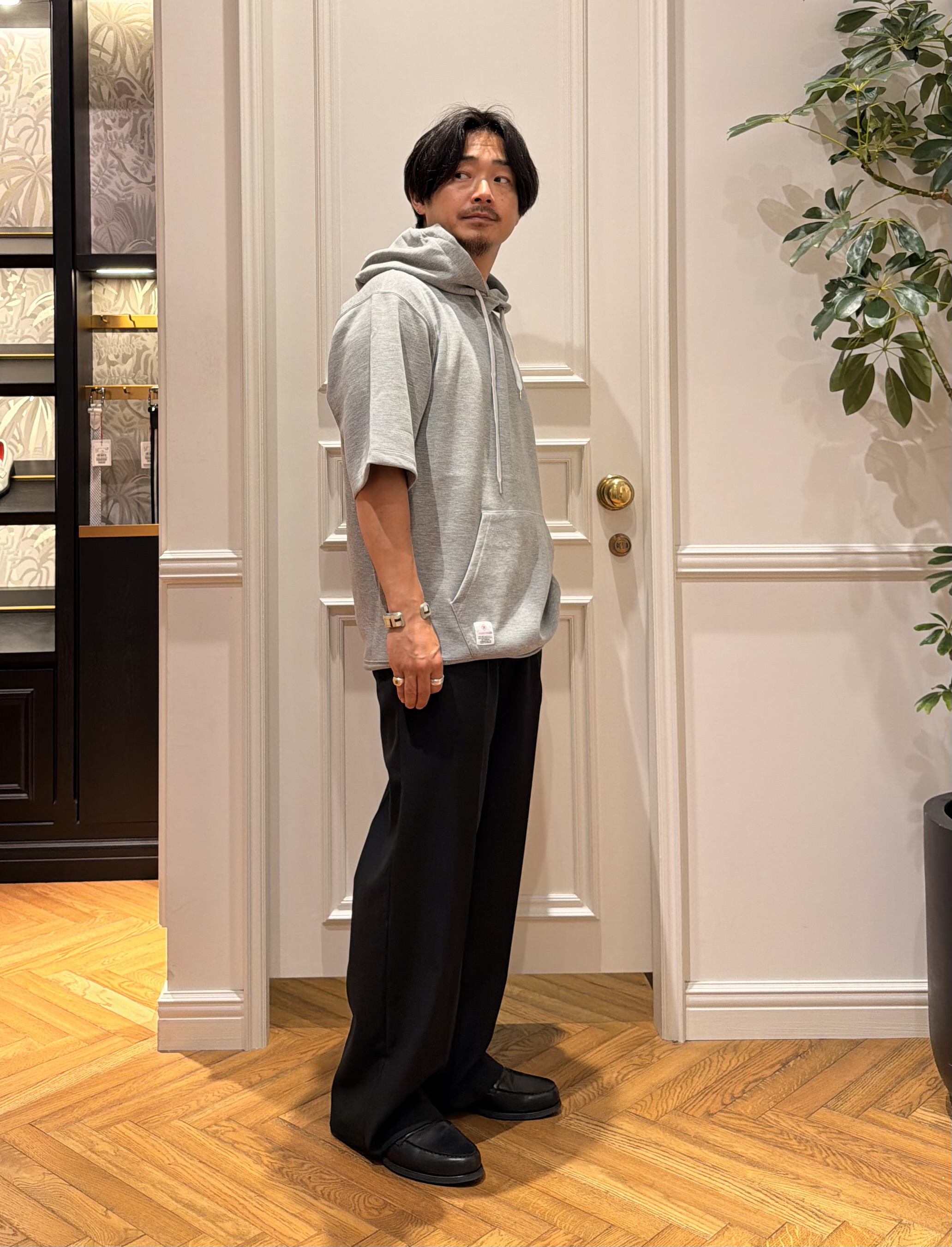 鶴田大士さんの「DRESSTERIOR｜【セットアップ可】ダンボールフーディー」を使ったコーディネート