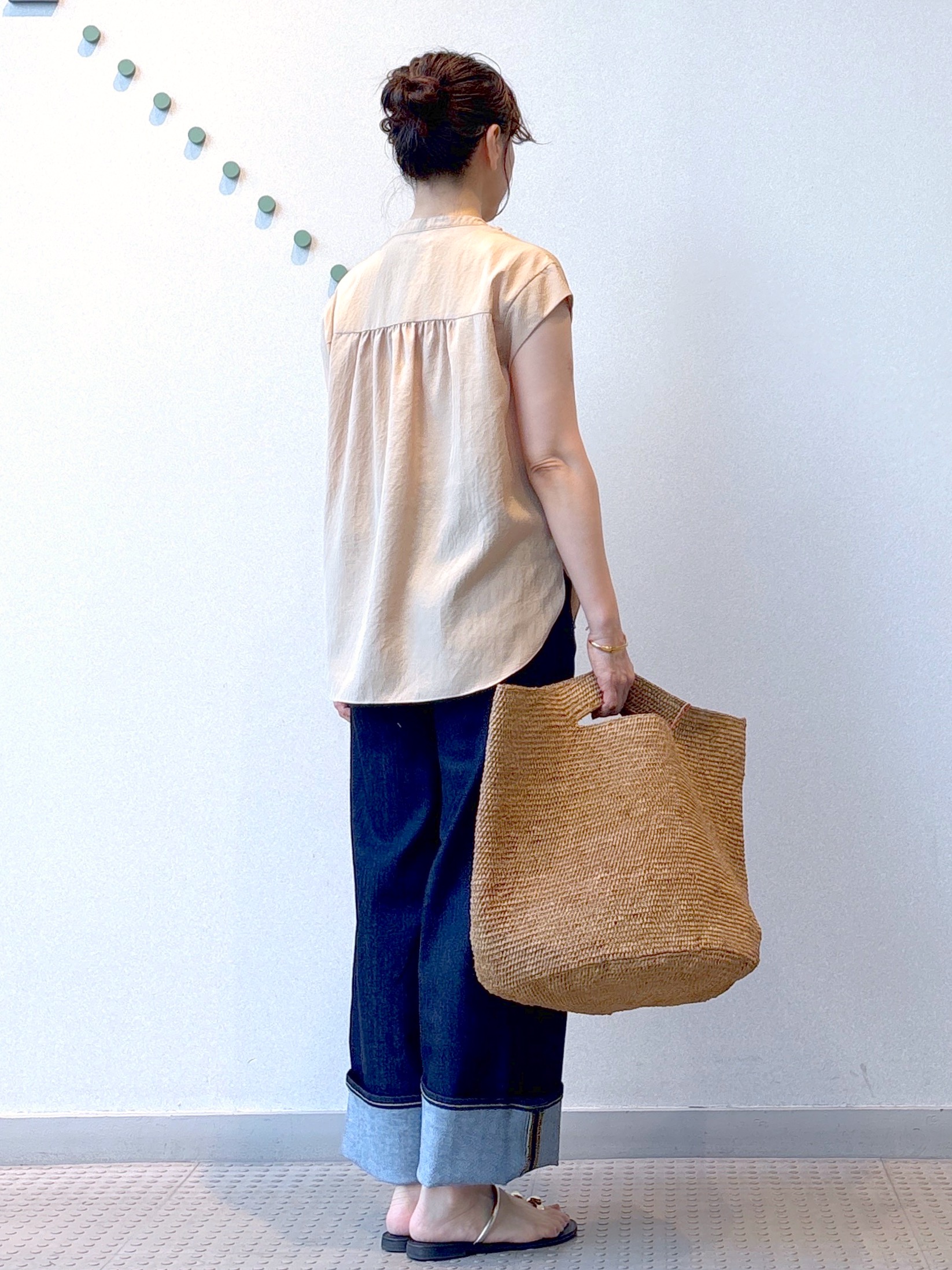 kawamuraさんの「DRESSTERIOR｜フレンチスリーブ　フリルブラウス」を使ったコーディネート