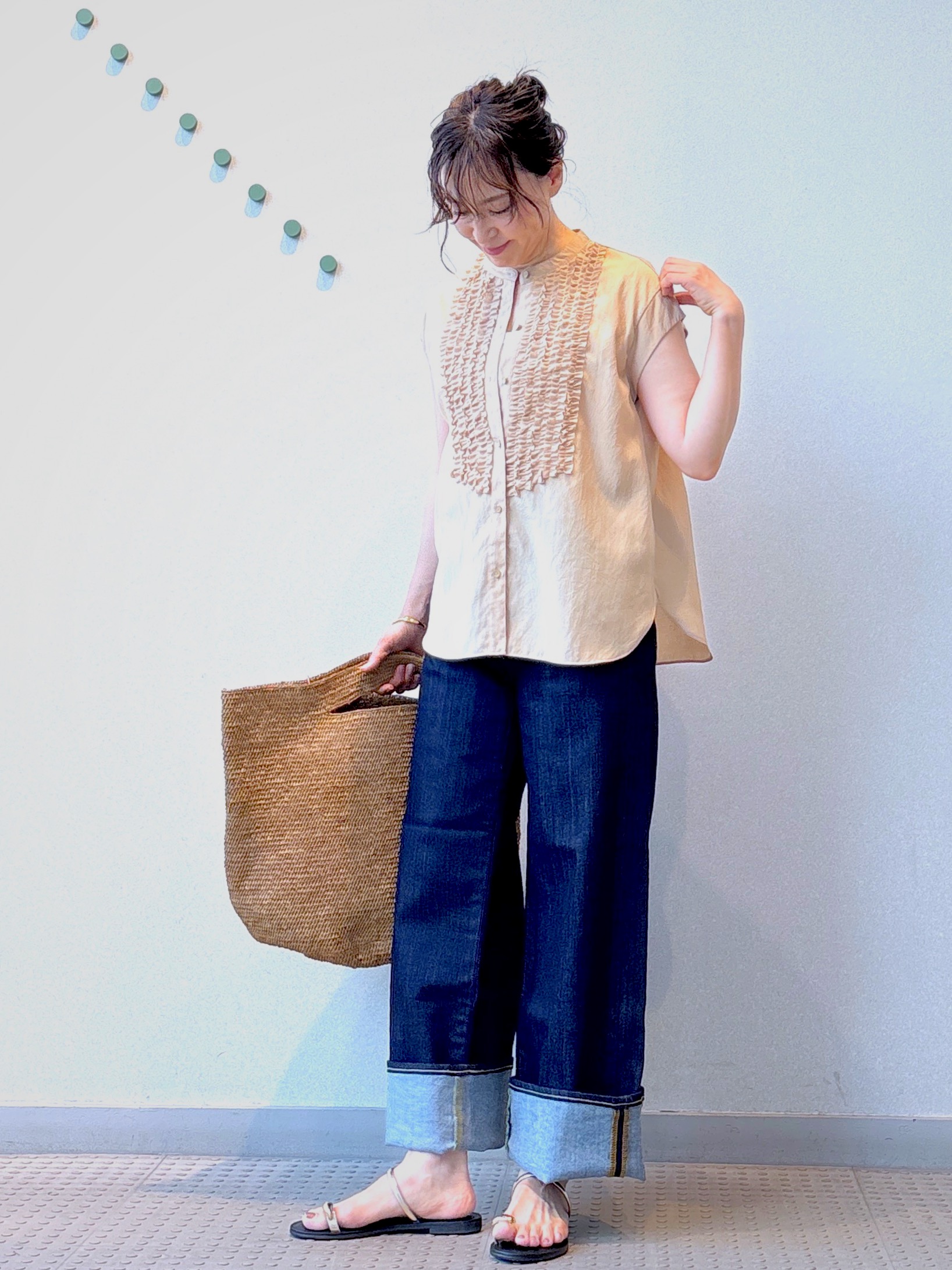 kawamuraさんの「DRESSTERIOR｜フレンチスリーブ　フリルブラウス」を使ったコーディネート