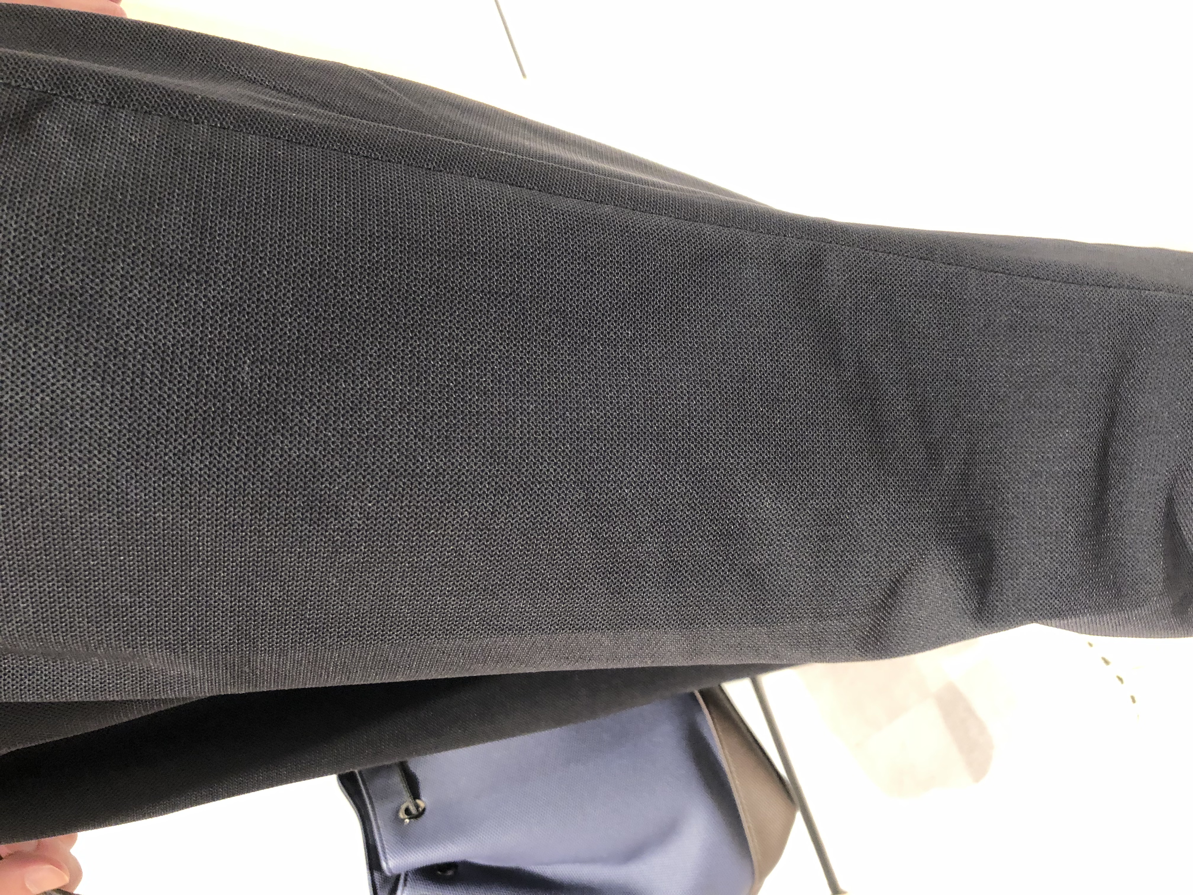 平塚郁博さんの「TAKEO KIKUCHI｜【汗染み軽減/接触冷感】フェイクレイヤード ワンポイント刺繍Ｔシャツ」を使ったコーディネート