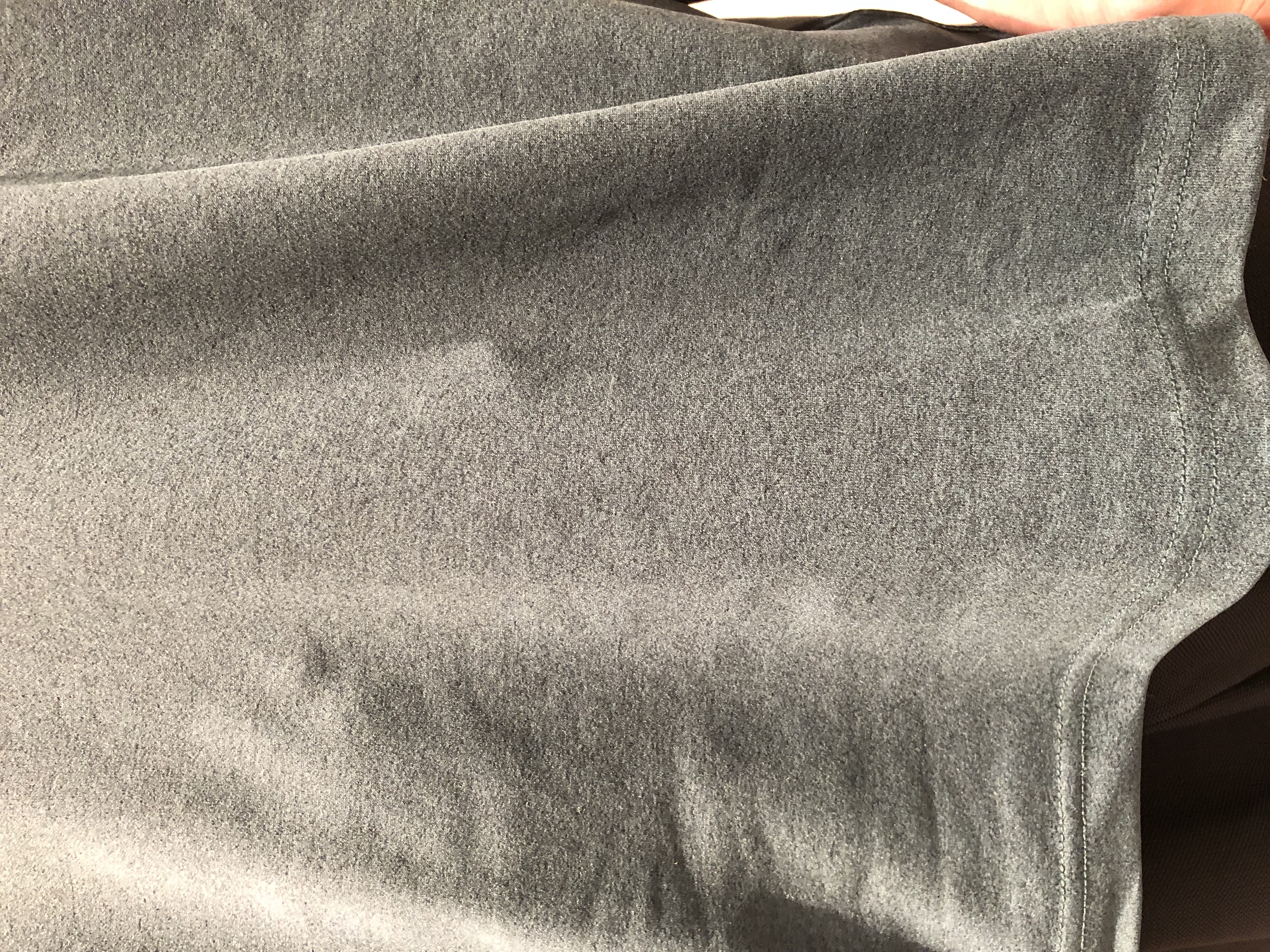 平塚郁博さんの「TAKEO KIKUCHI｜【汗染み軽減/接触冷感】フェイクレイヤード ワンポイント刺繍Ｔシャツ」を使ったコーディネート