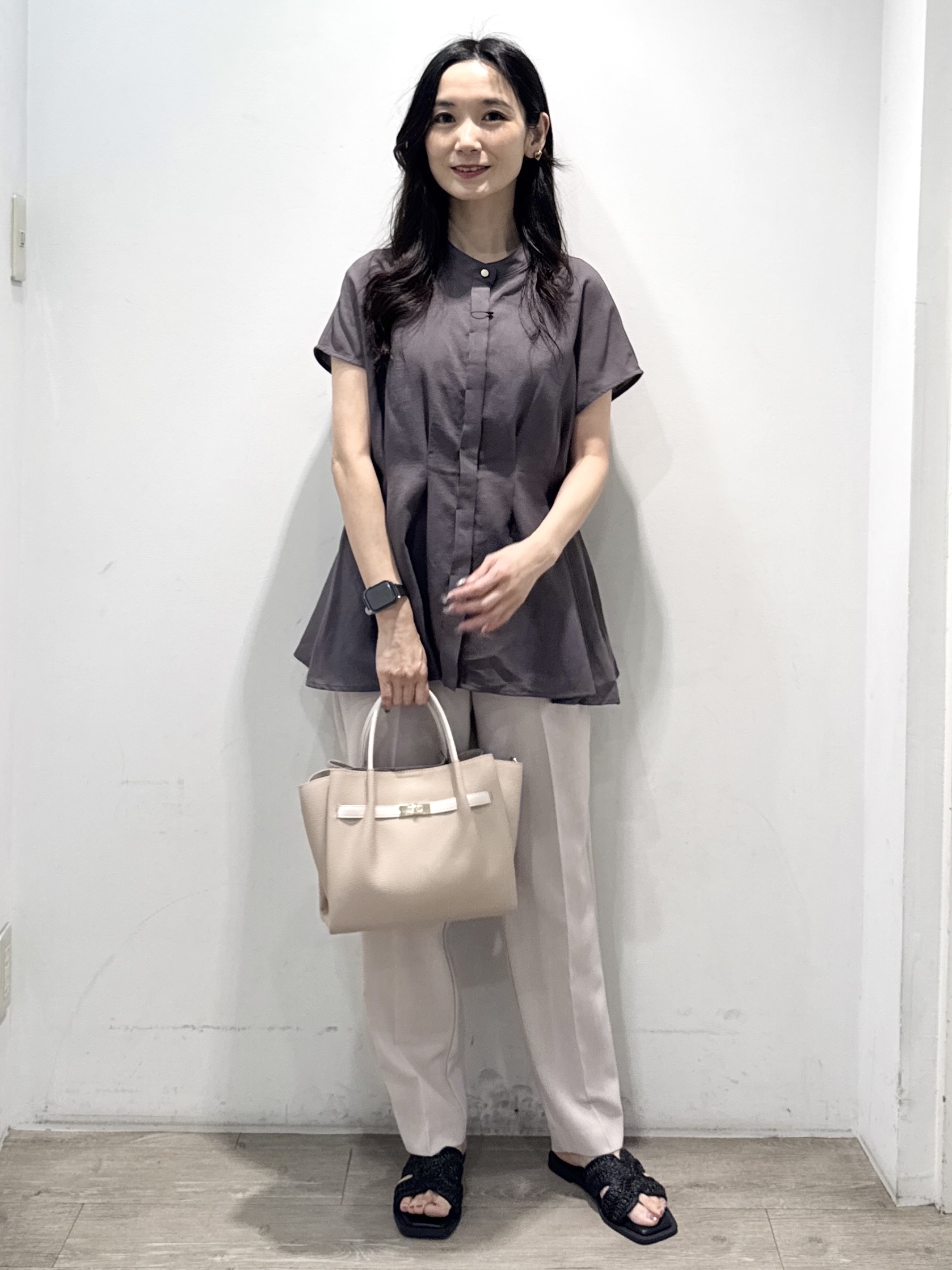 yuicciさんの「OPAQUE.CLIP｜【接触冷感／吸水速乾】リネンライク タックフレンチスリーブブラウス《洗濯機OK》」を使ったコーディネート