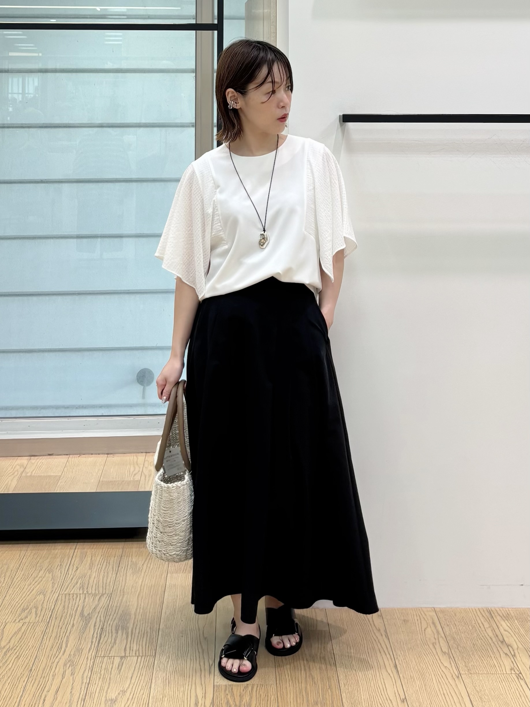 asamiさんの「INDIVI｜【洗える／シアーチェック柄】異素材コンビスリーブトップス」を使ったコーディネート