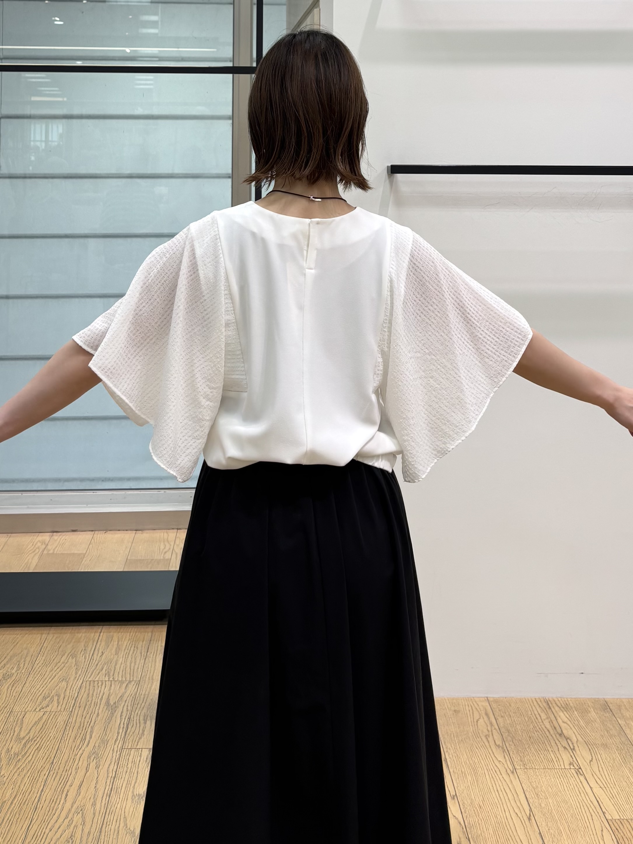 asamiさんの「INDIVI｜【洗える／シアーチェック柄】異素材コンビスリーブトップス」を使ったコーディネート