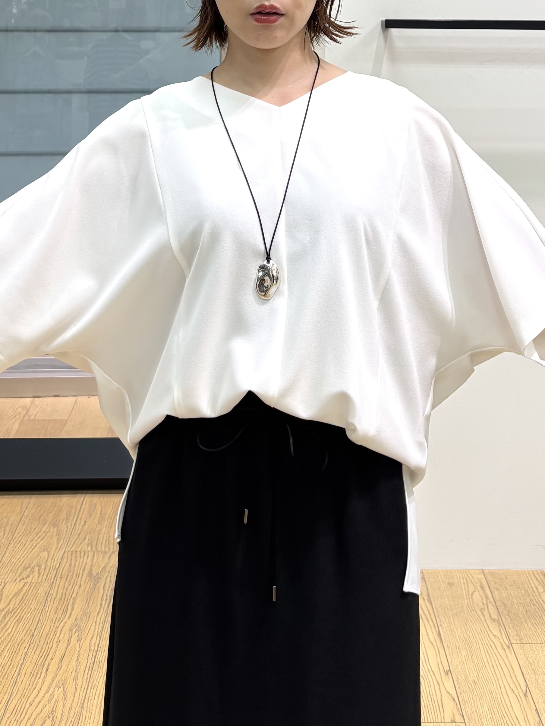 asamiさんの「INDIVI｜【体型＆二の腕カバー/着る日傘】ドルマントップス」を使ったコーディネート