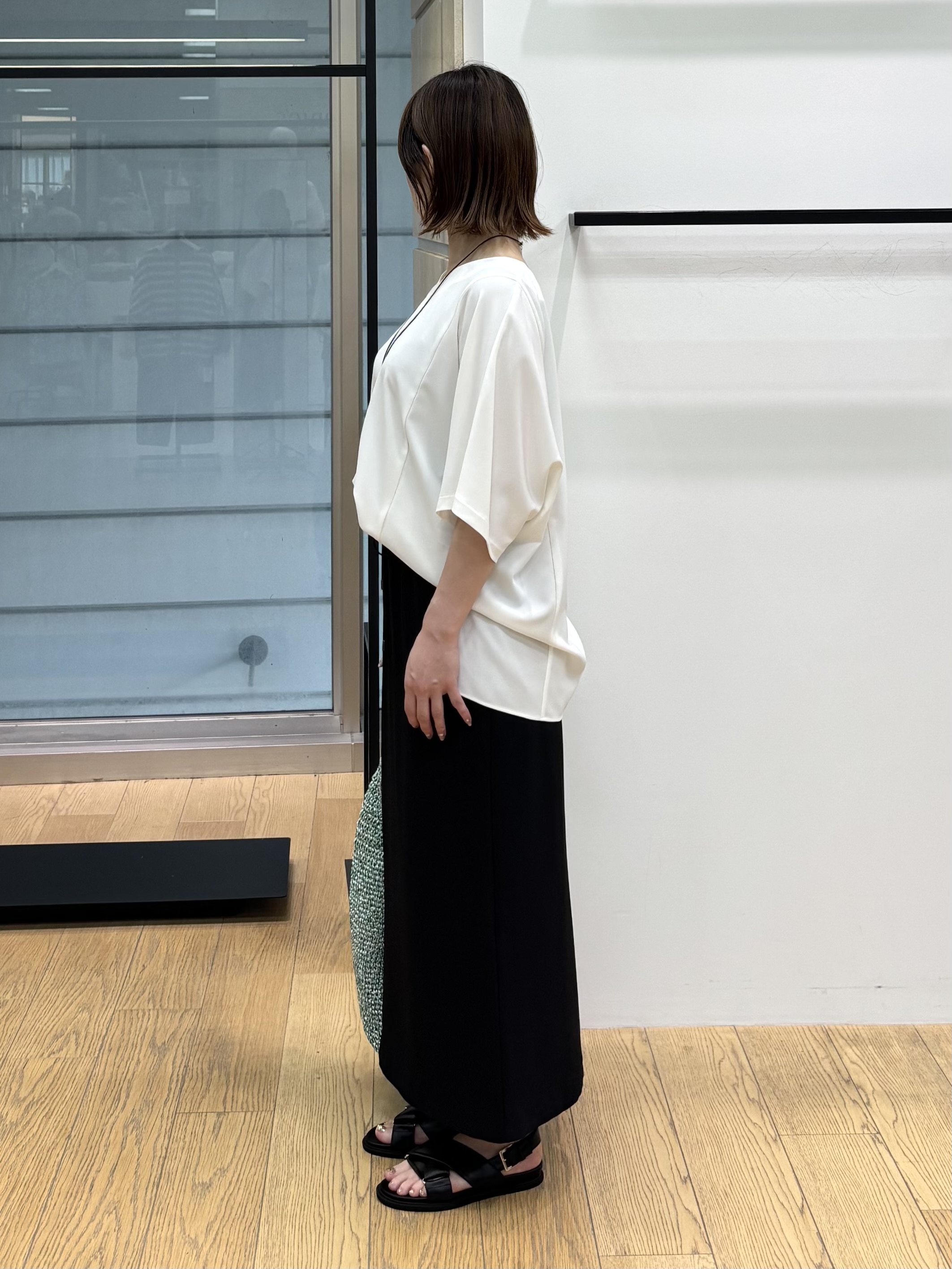 asamiさんの「INDIVI｜【体型＆二の腕カバー/着る日傘】ドルマントップス」を使ったコーディネート